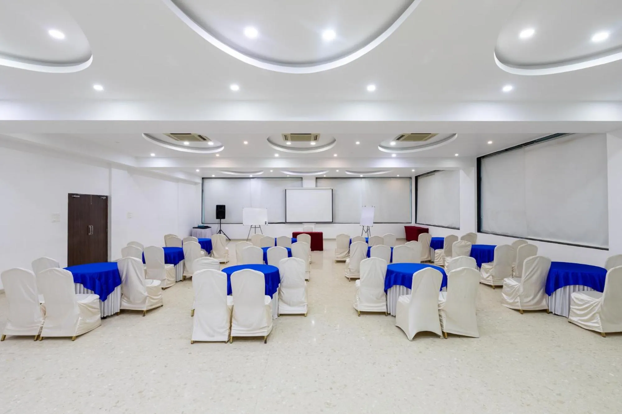 Banquet/Function facilities in Aveda Diwatel