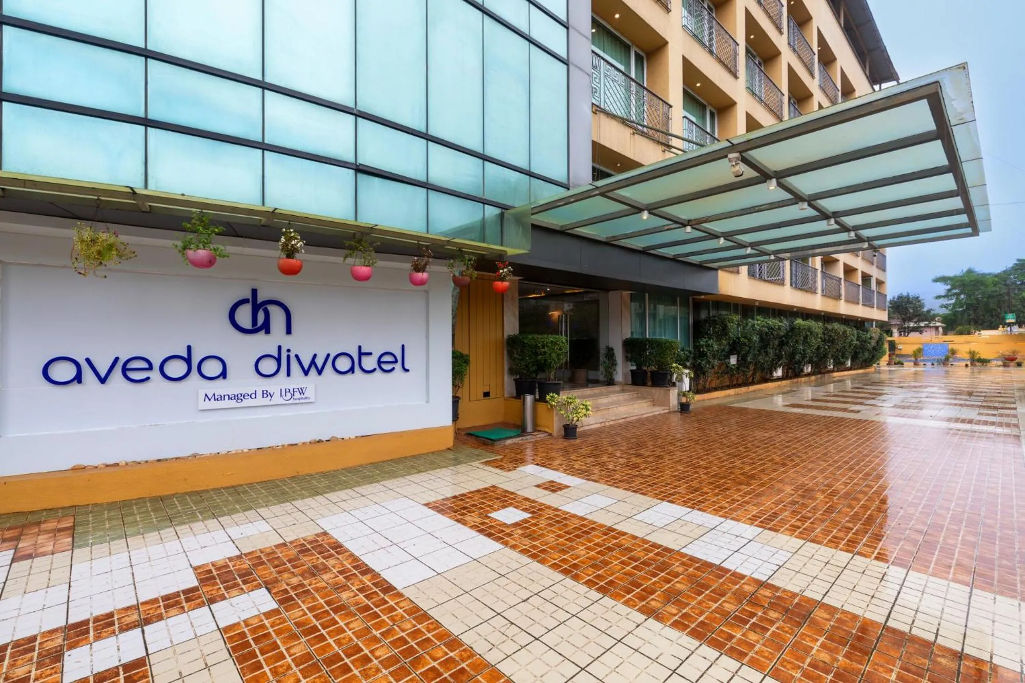 Facade/entrance in Aveda Diwatel