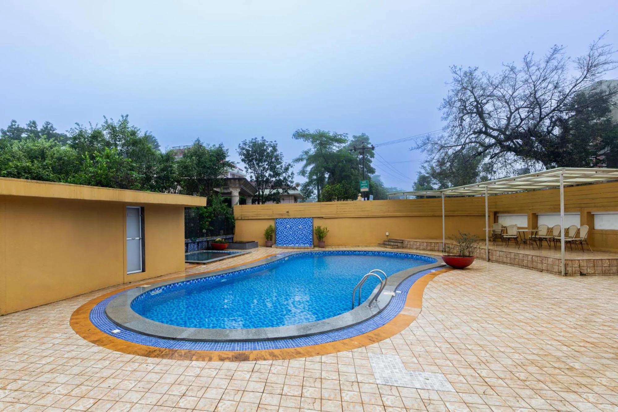 Swimming pool in Aveda Diwatel