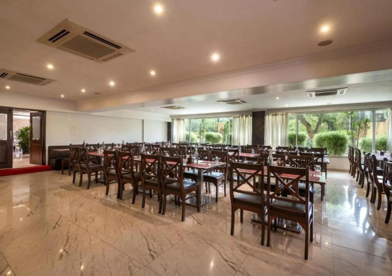 Restaurant/places to eat in Aveda Diwatel