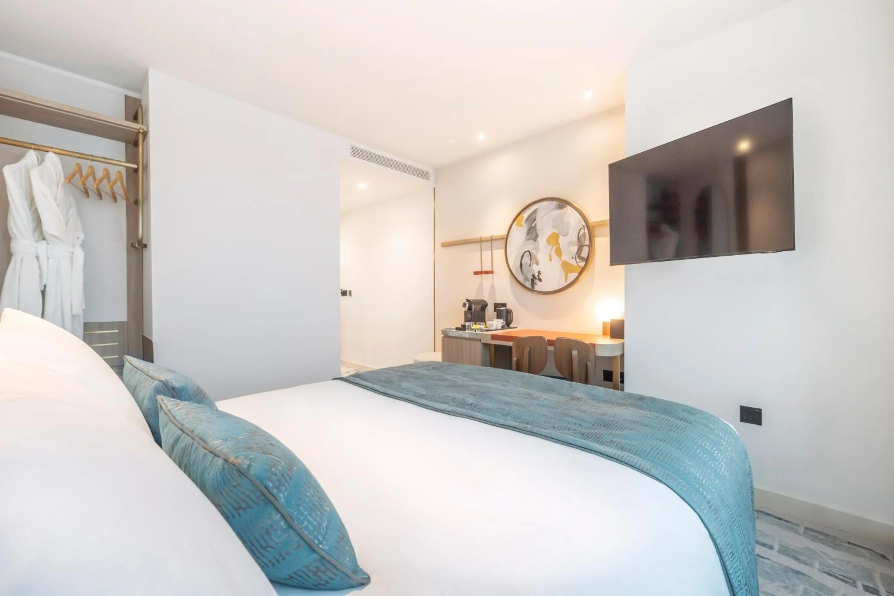 Bedroom, Bed in Dorsett Hotel Canary Wharf