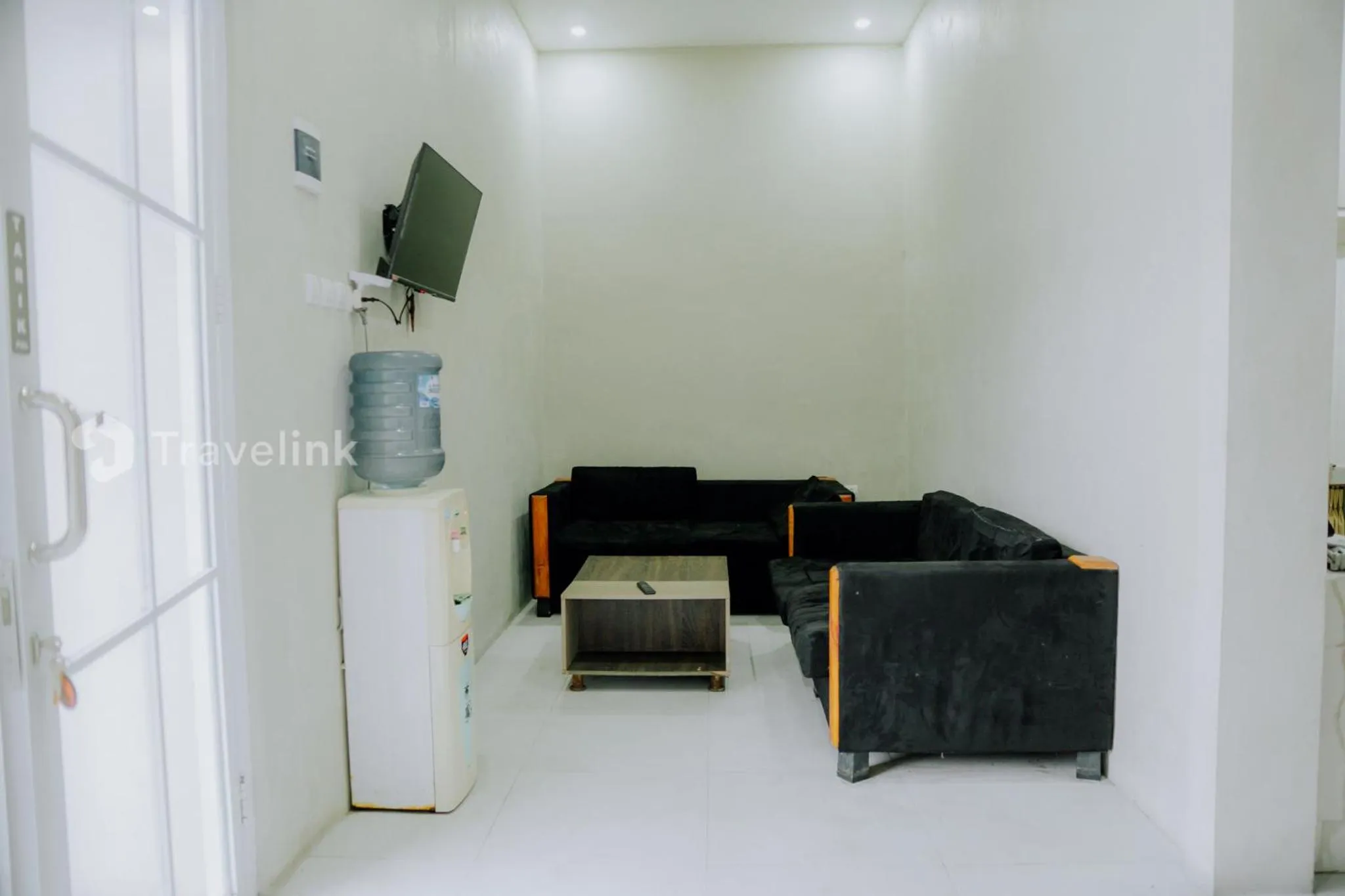 Seating area in Dieng Top Syariah By Travelink