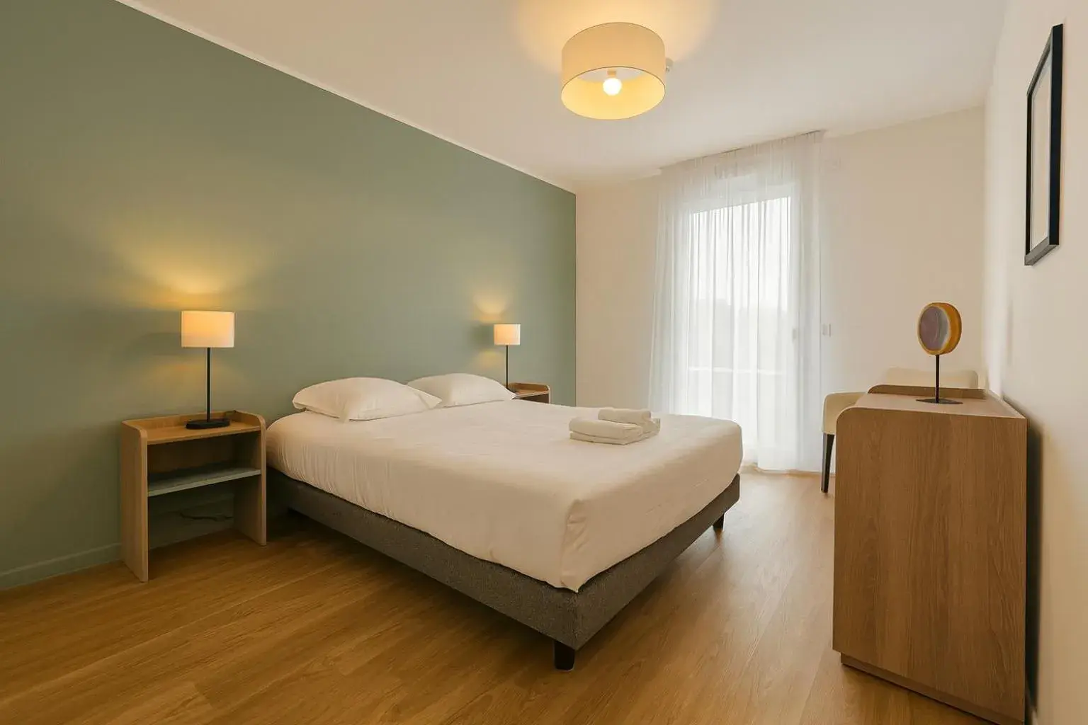 Two-Bedroom Deluxe Apartment in Zenao Appart'hôtels Le Raincy Thiers Two-Bedroom Deluxe Apartment in Zenao Appart'hôtels Le Raincy Thiers