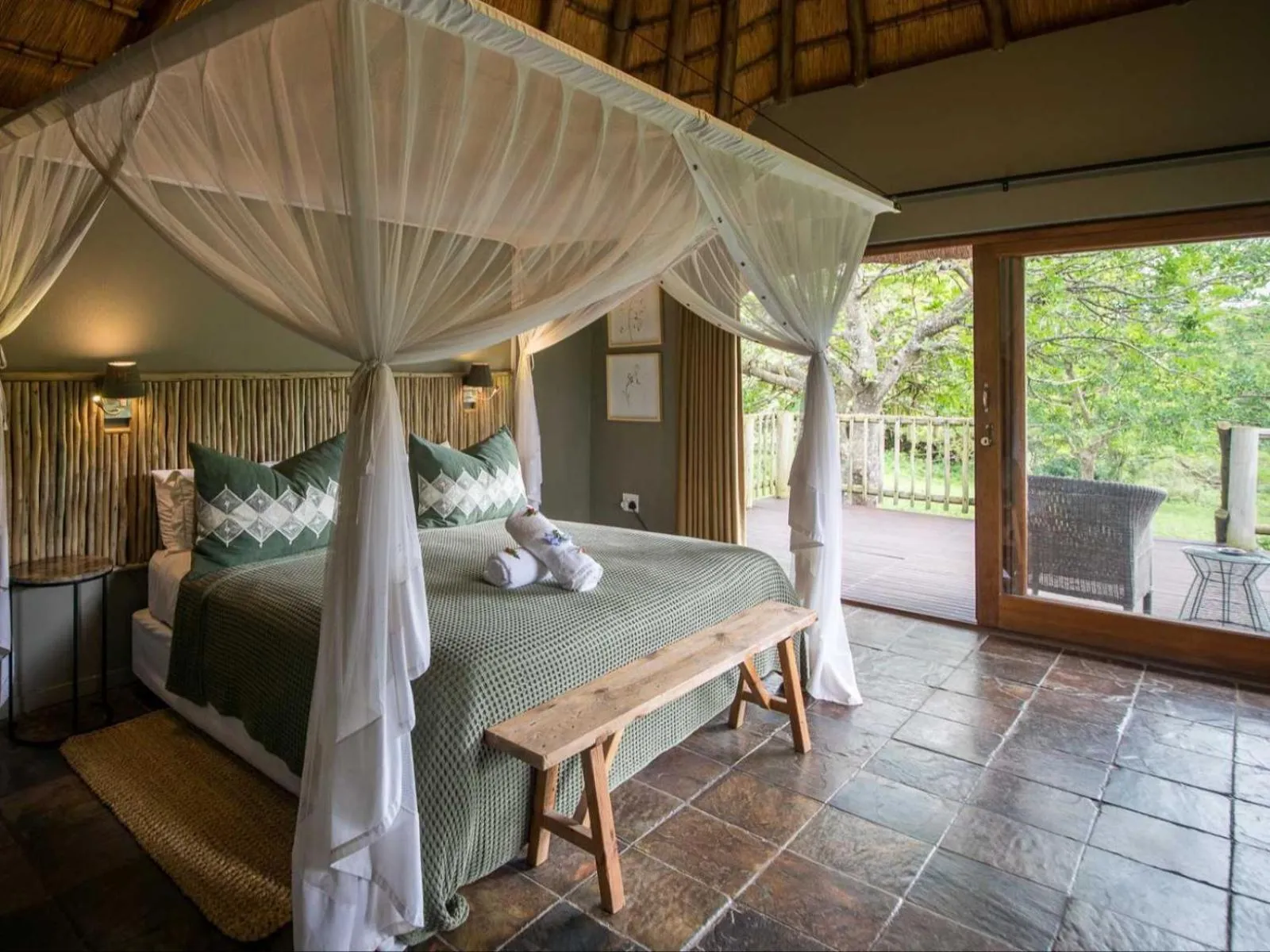 Photo of the whole room, Bed in Rhino River Lodge