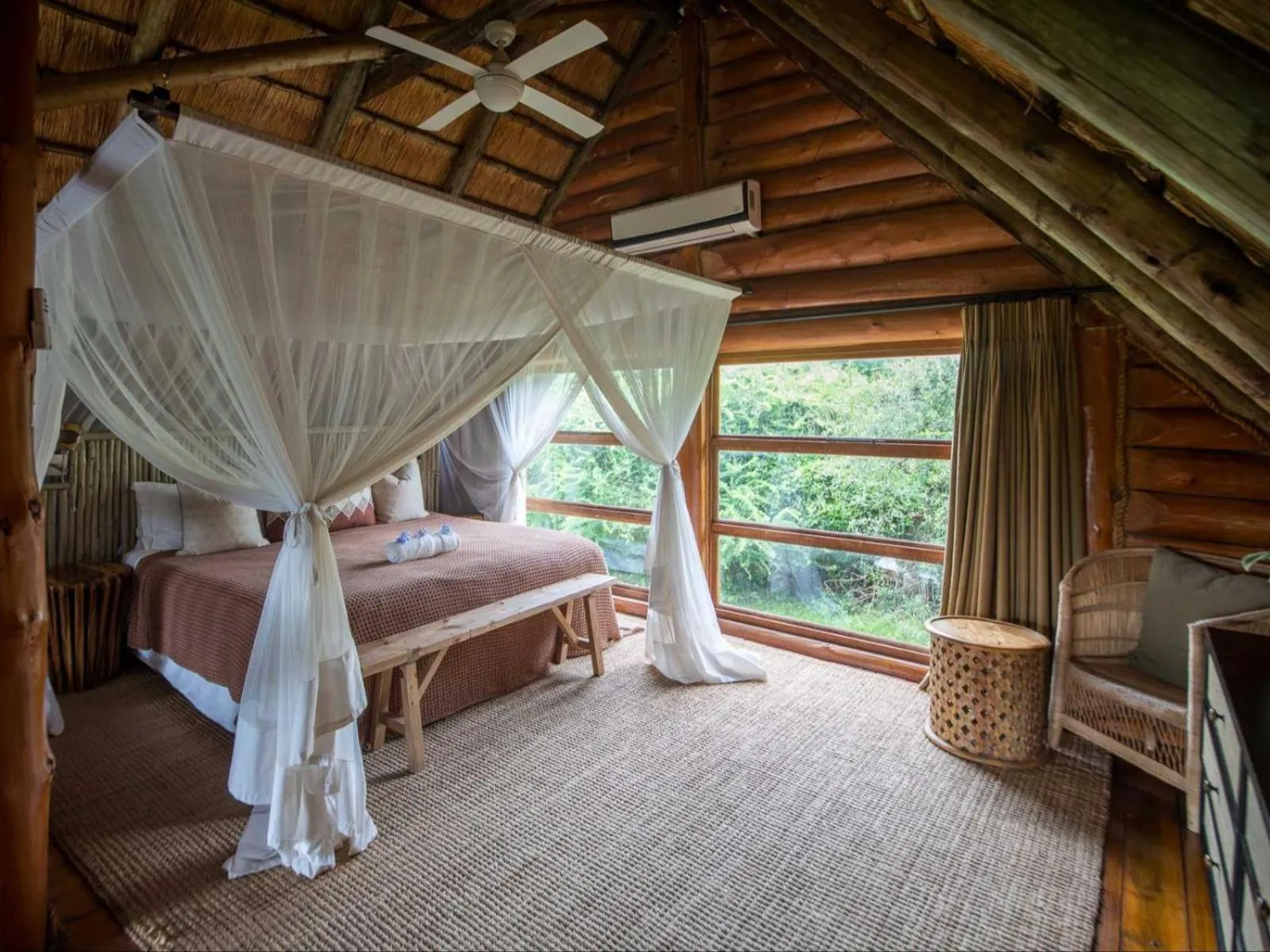 Bedroom, Bed in Rhino River Lodge