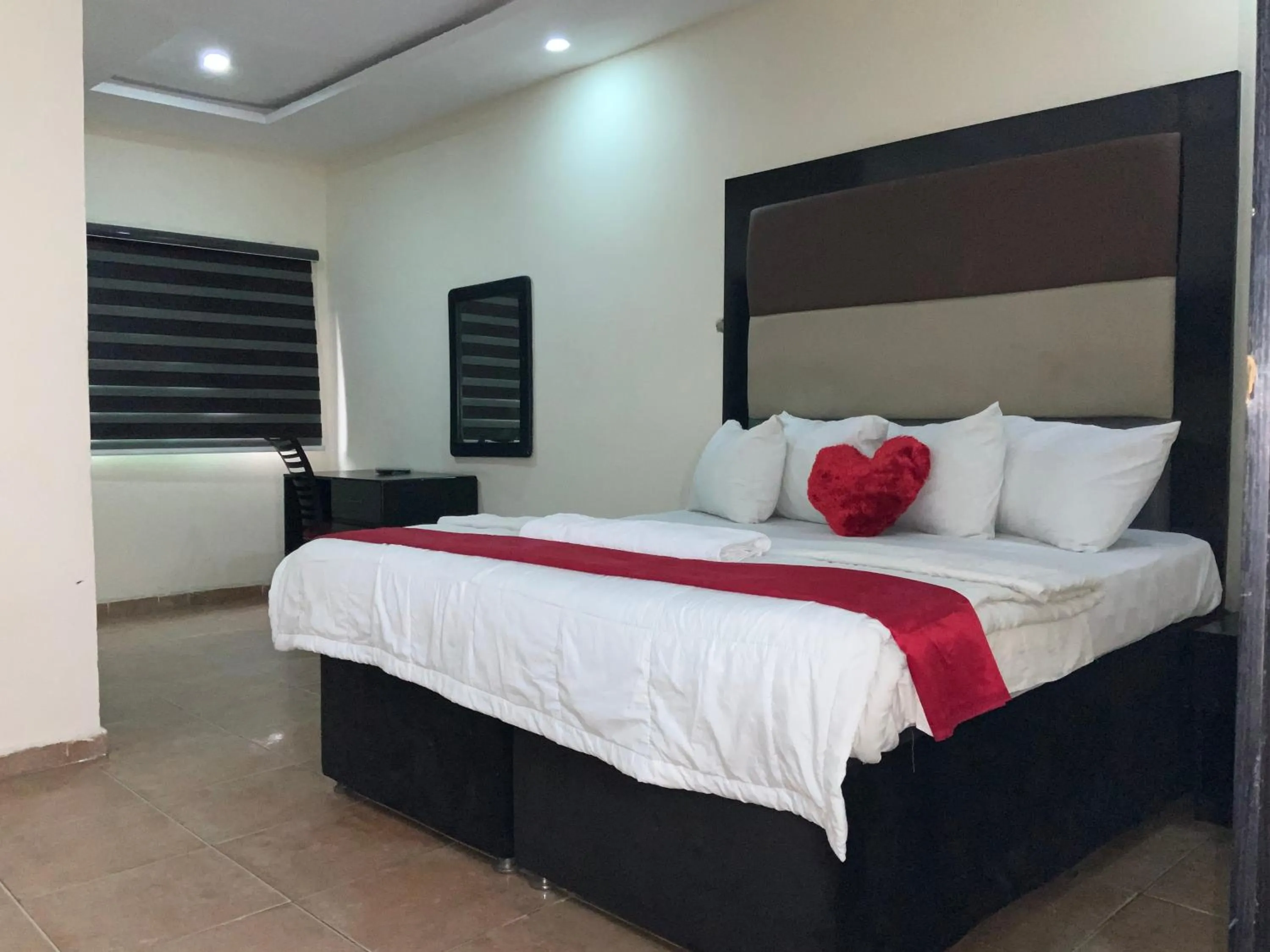 Senators Suites and Towers Hotel