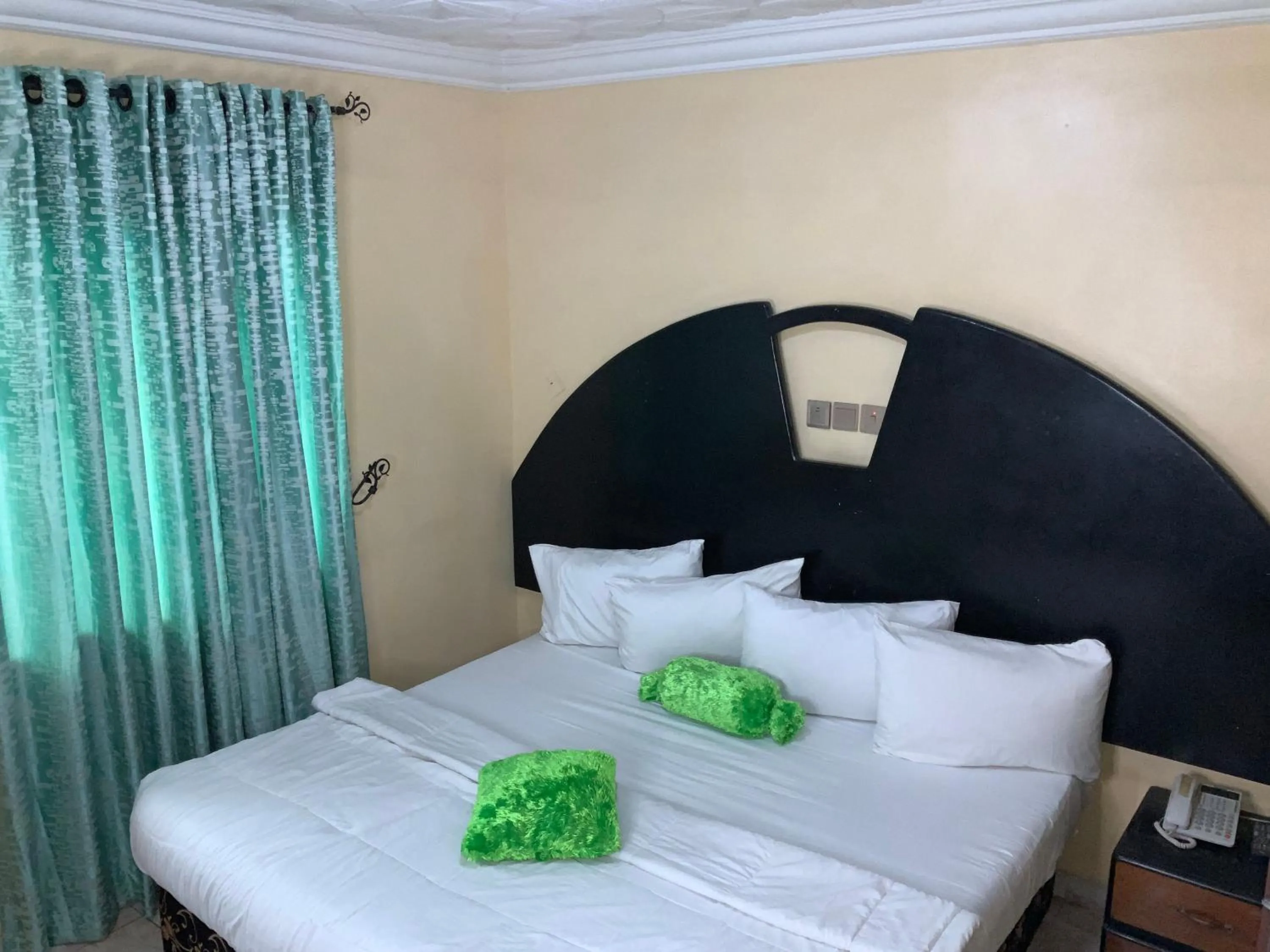 Senators Suites and Towers Hotel