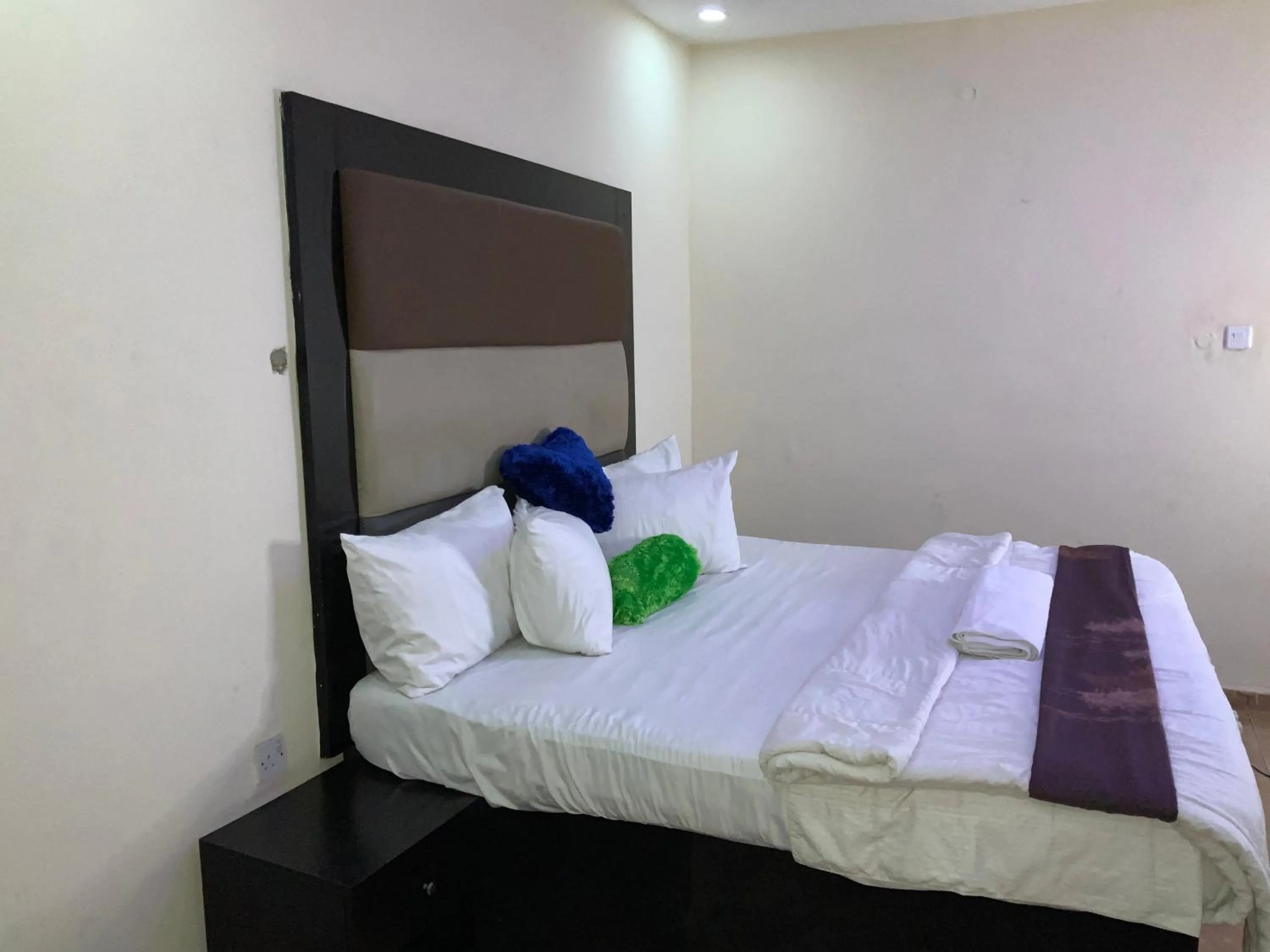 Senators Suites and Towers Hotel