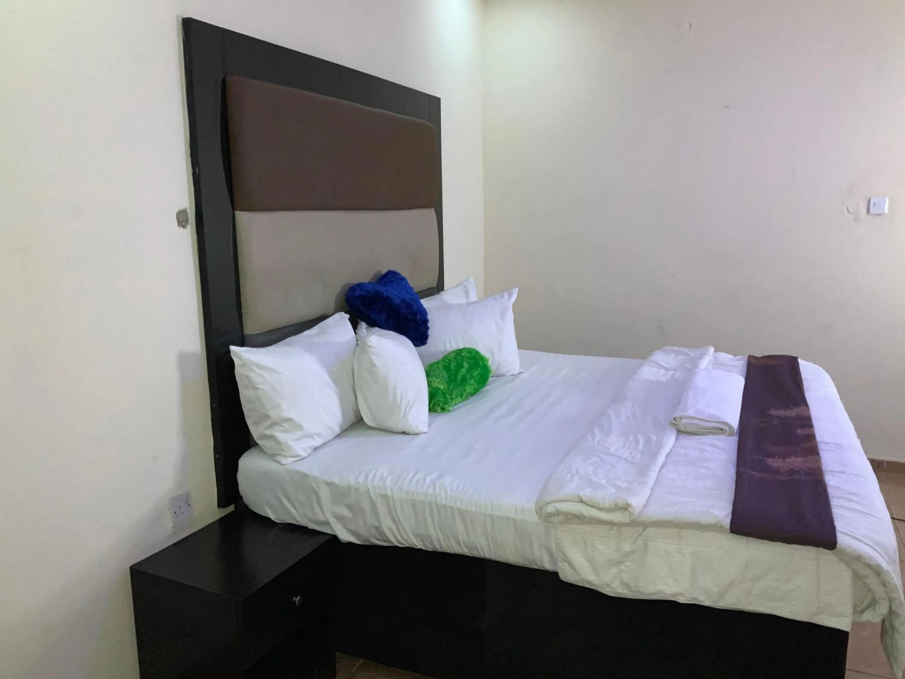 Senators Suites and Towers Hotel