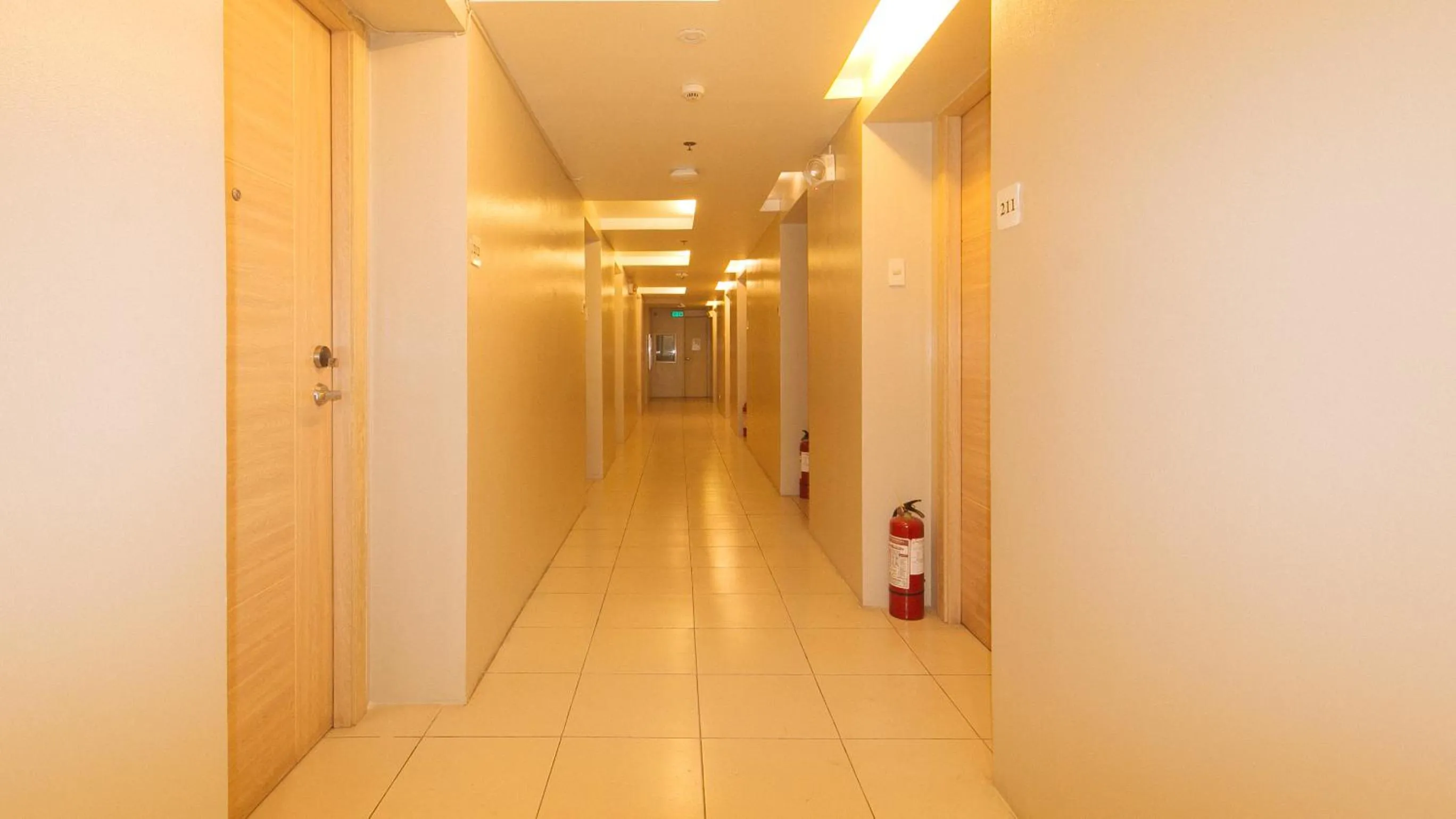 Area and facilities in RedDoorz at LuxeLite Suites Makati