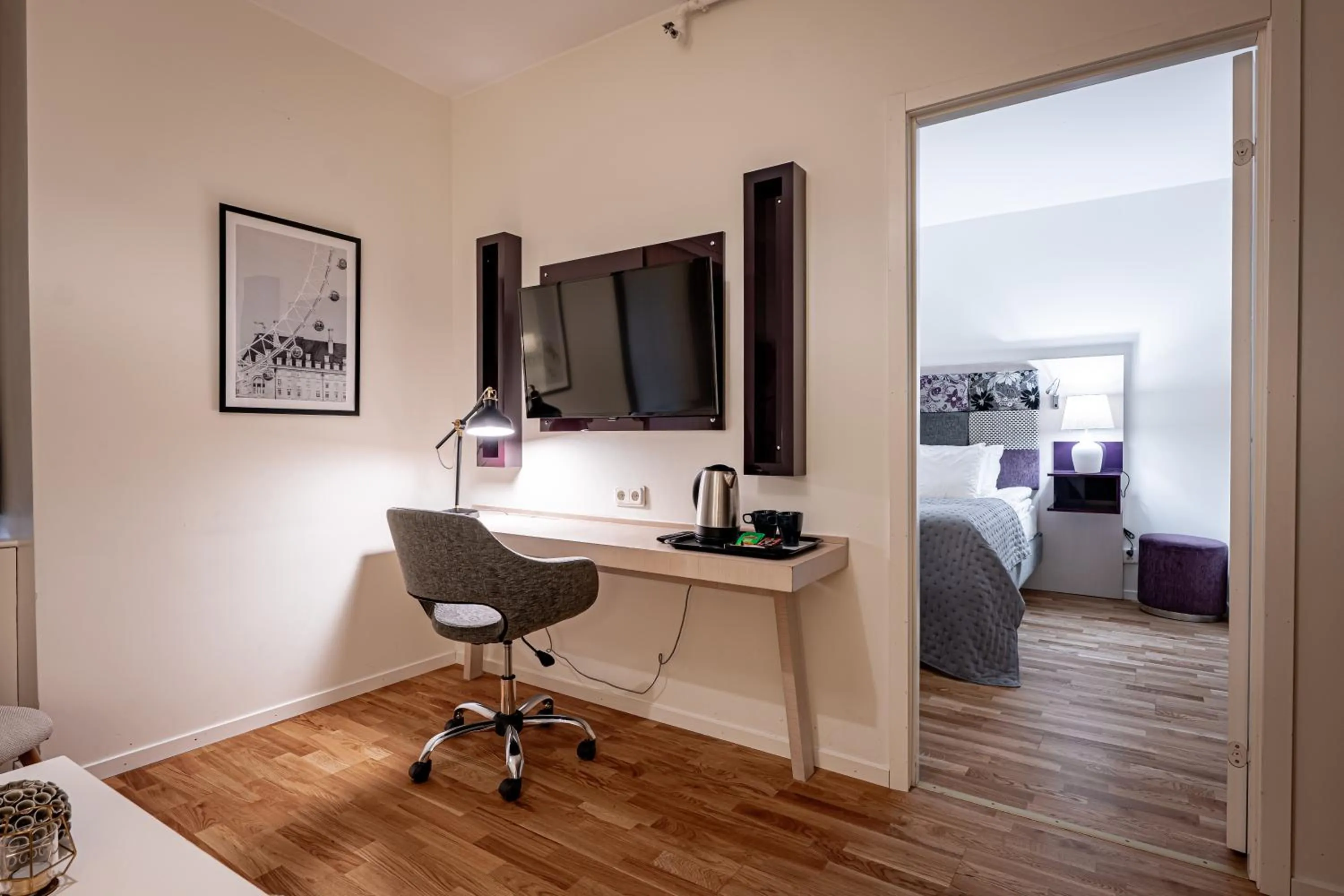 Living room, Bed in Injoy Premium Hotel Solna