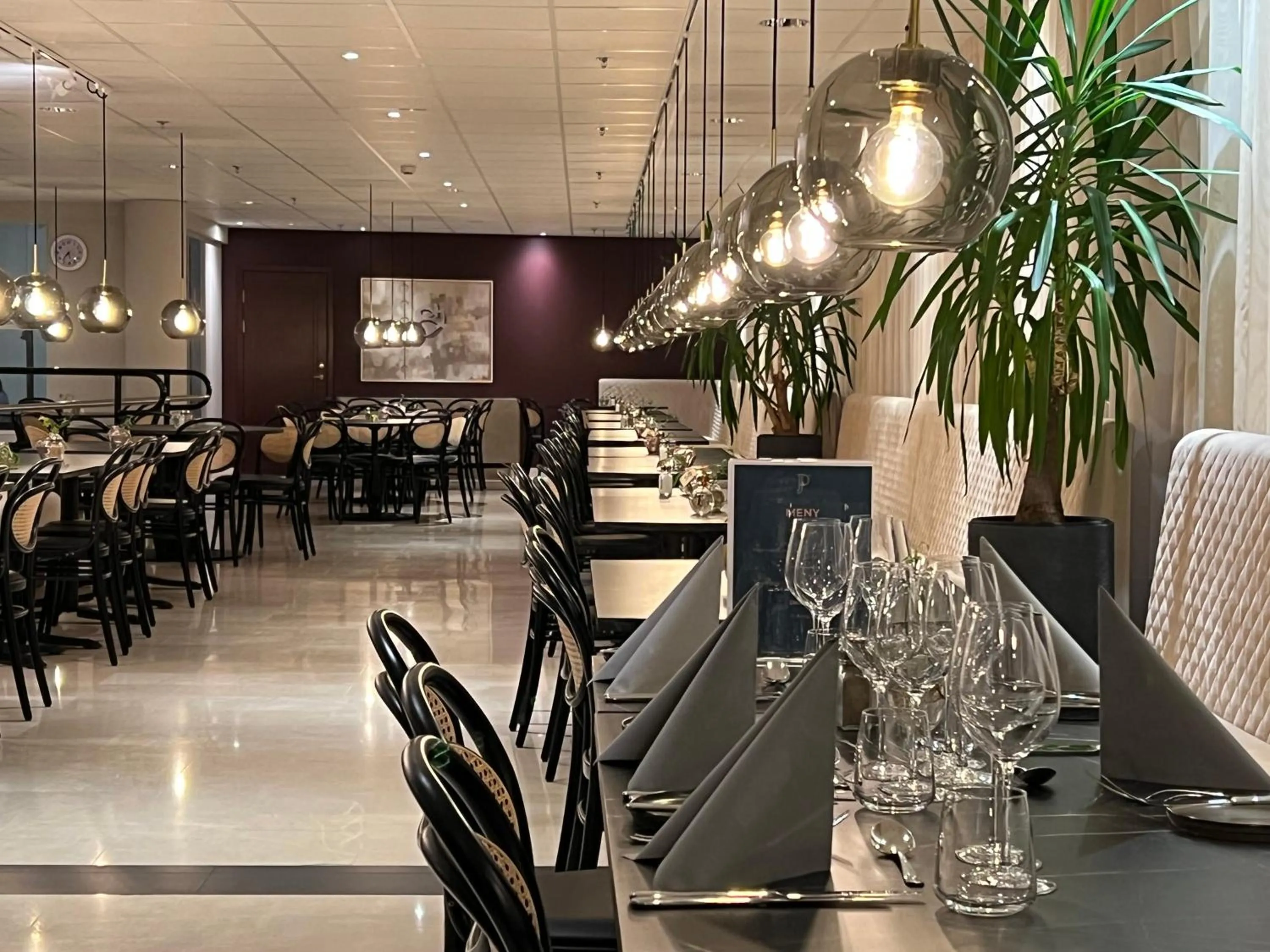 Restaurant/places to eat in Injoy Premium Hotel Solna