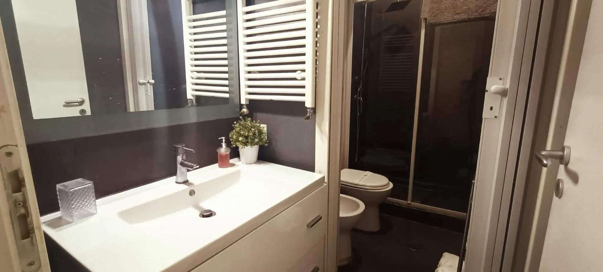 Bathroom in Relais Piazza dei Martiri