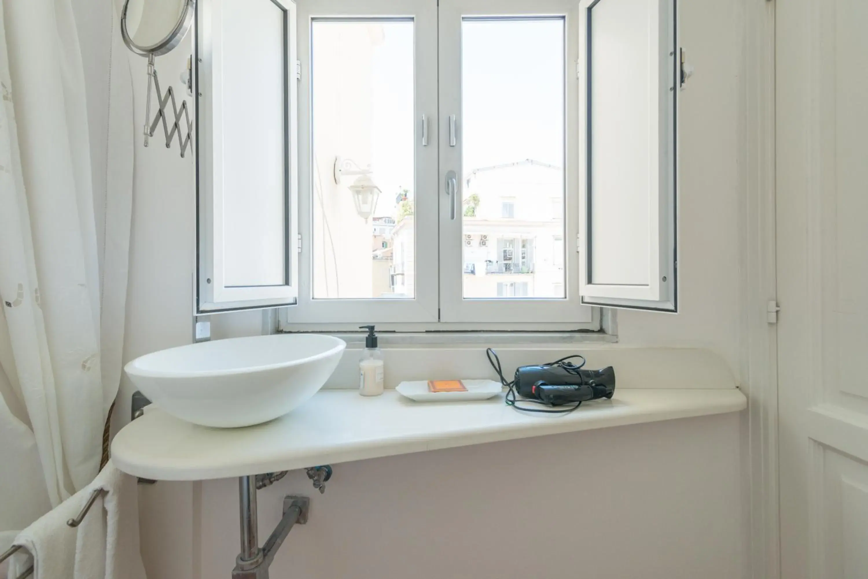 Double or Twin Room in Relais Piazza dei Martiri Double or Twin Room in Relais Piazza dei Martiri