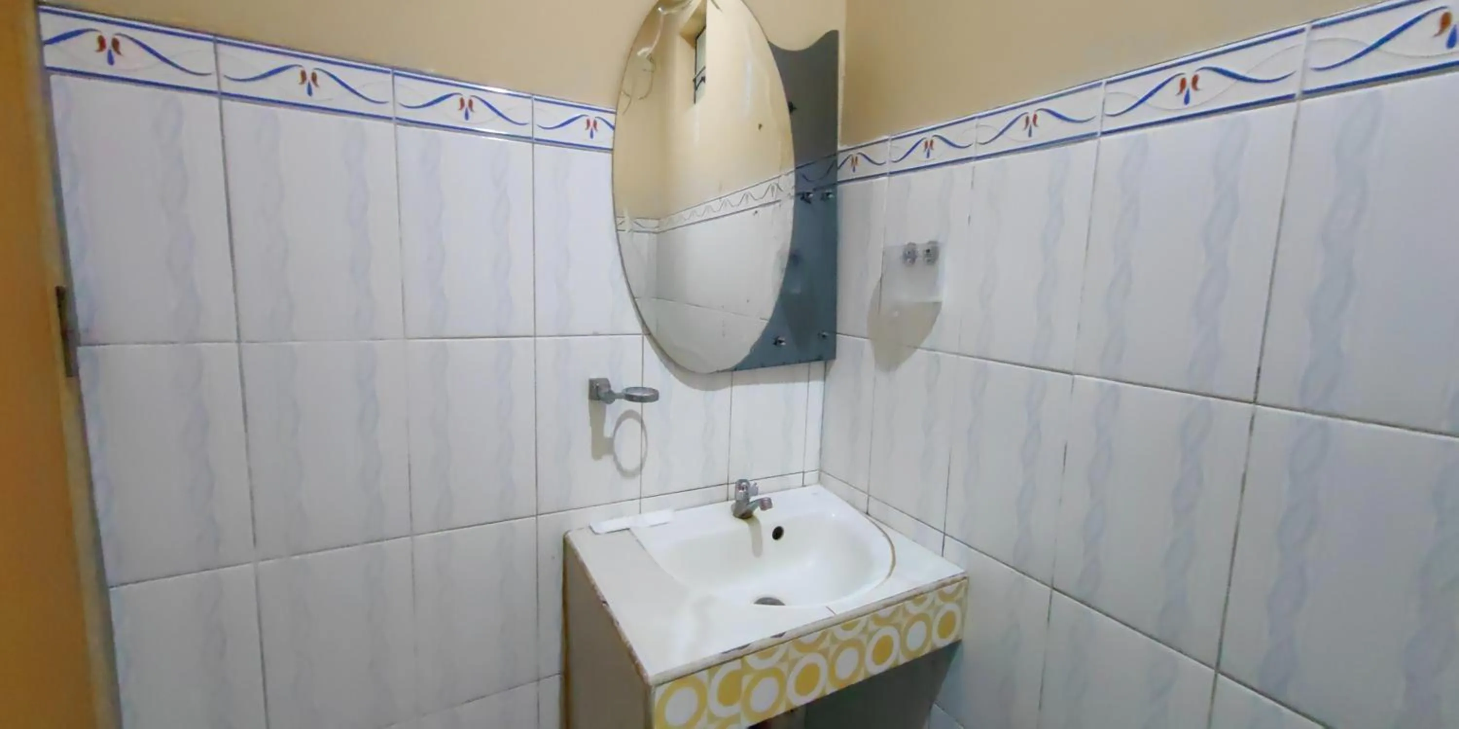 Bathroom in Dads Bayview Pension