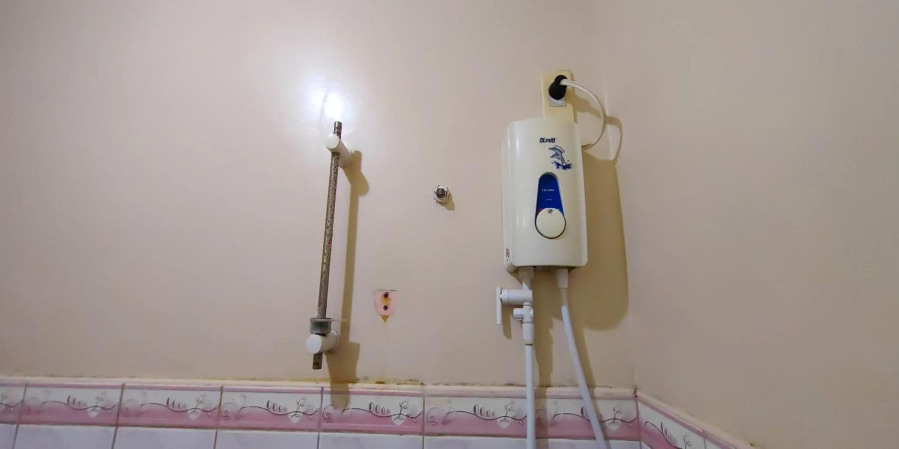 Shower in Dads Bayview Pension