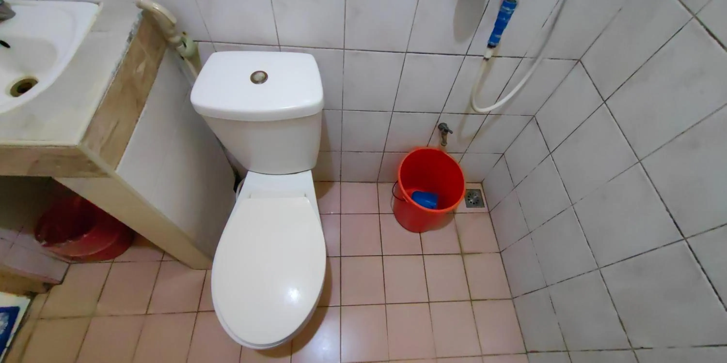 Shower in Dads Bayview Pension