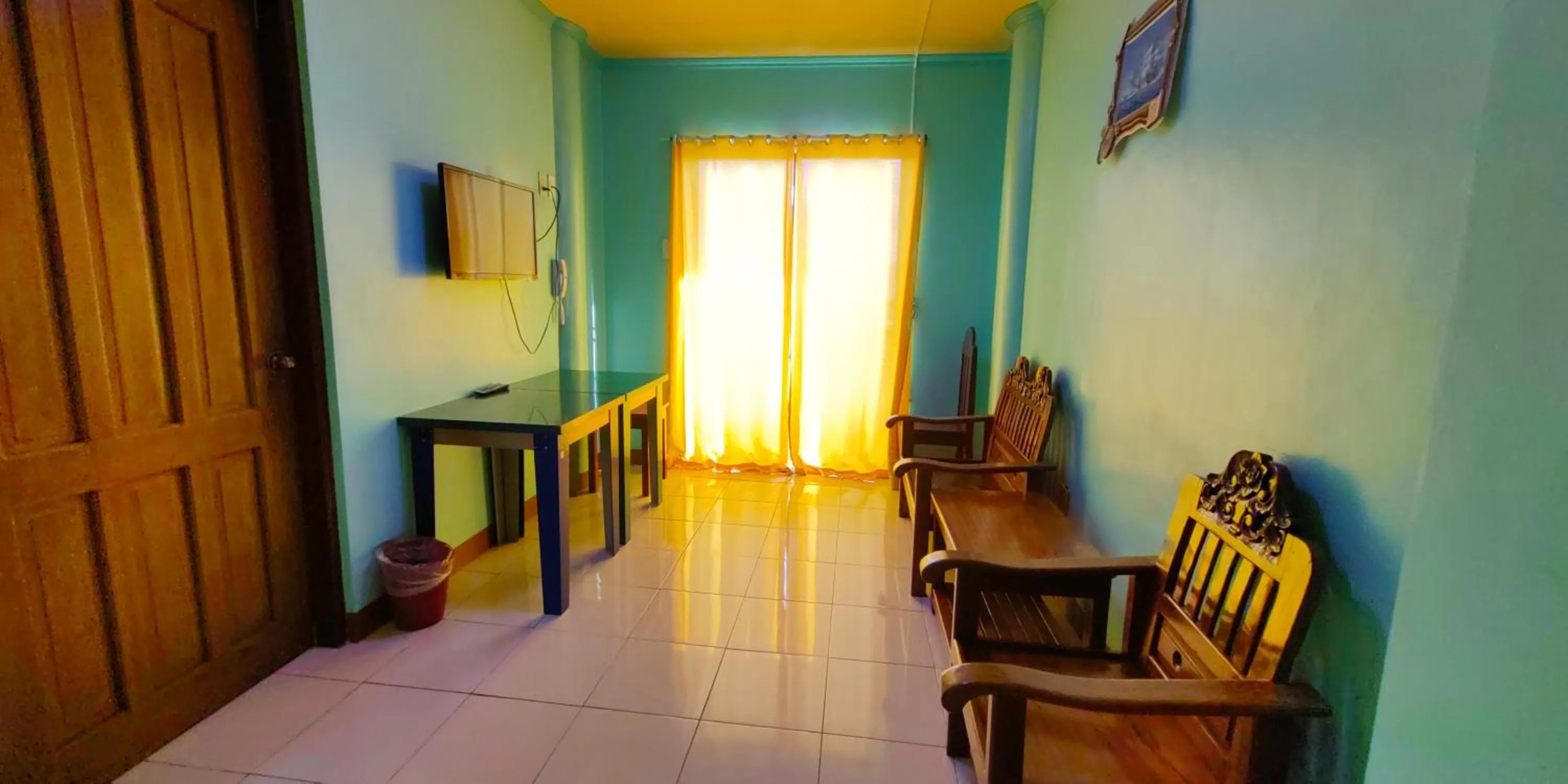 Seating area in Dads Bayview Pension