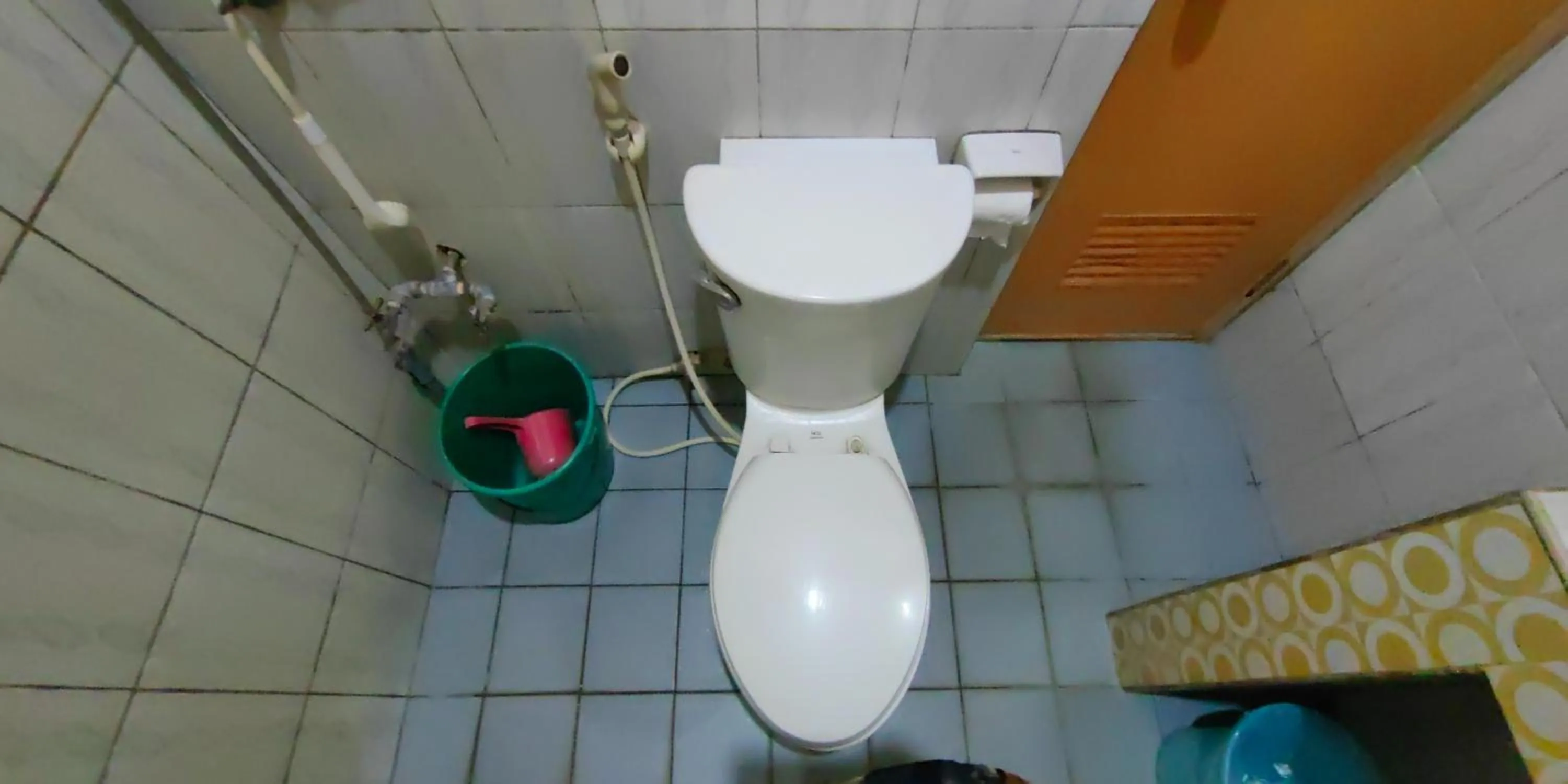 Toilet in Dads Bayview Pension