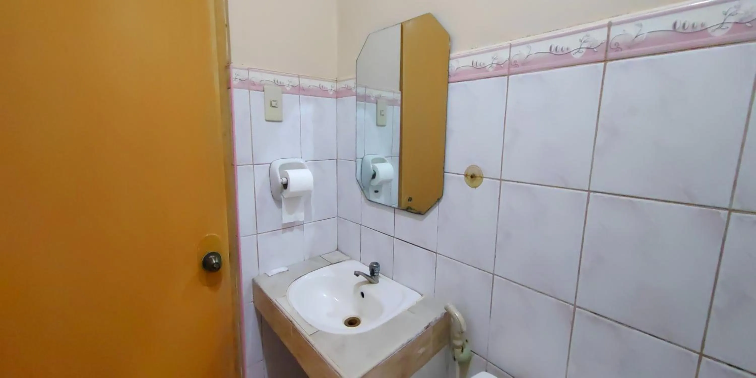 Bathroom in Dads Bayview Pension