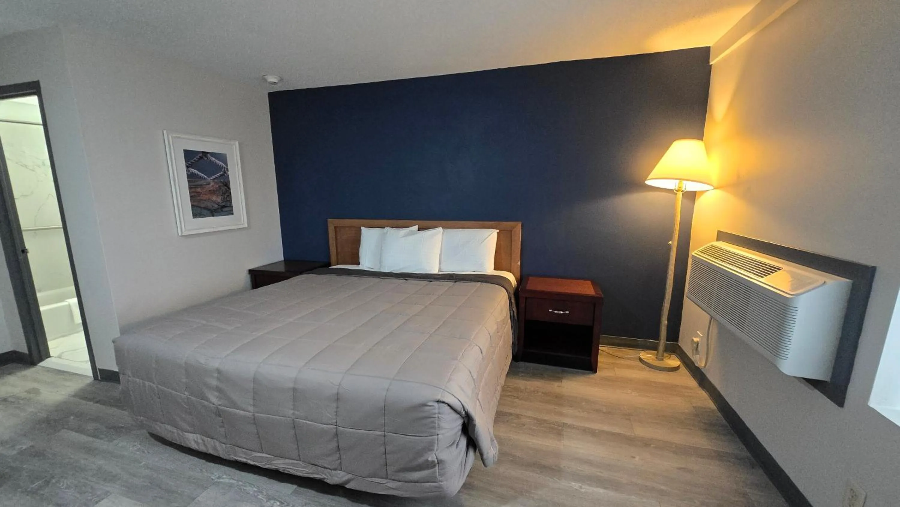 Bed in Roosevelt Inn at Roosevelt Blvd, Philadelphia, PA