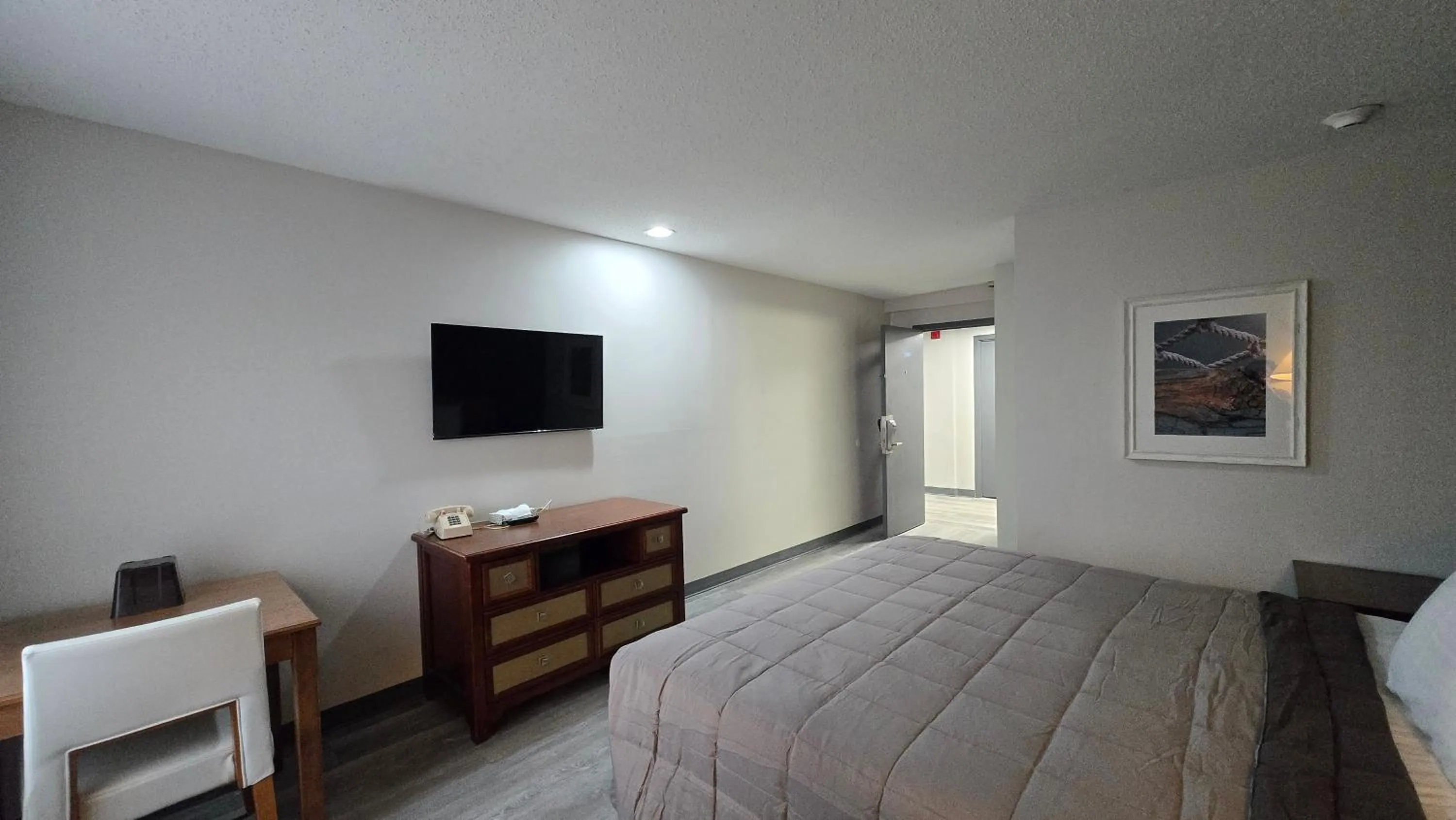 Bed in Roosevelt Inn at Roosevelt Blvd, Philadelphia, PA