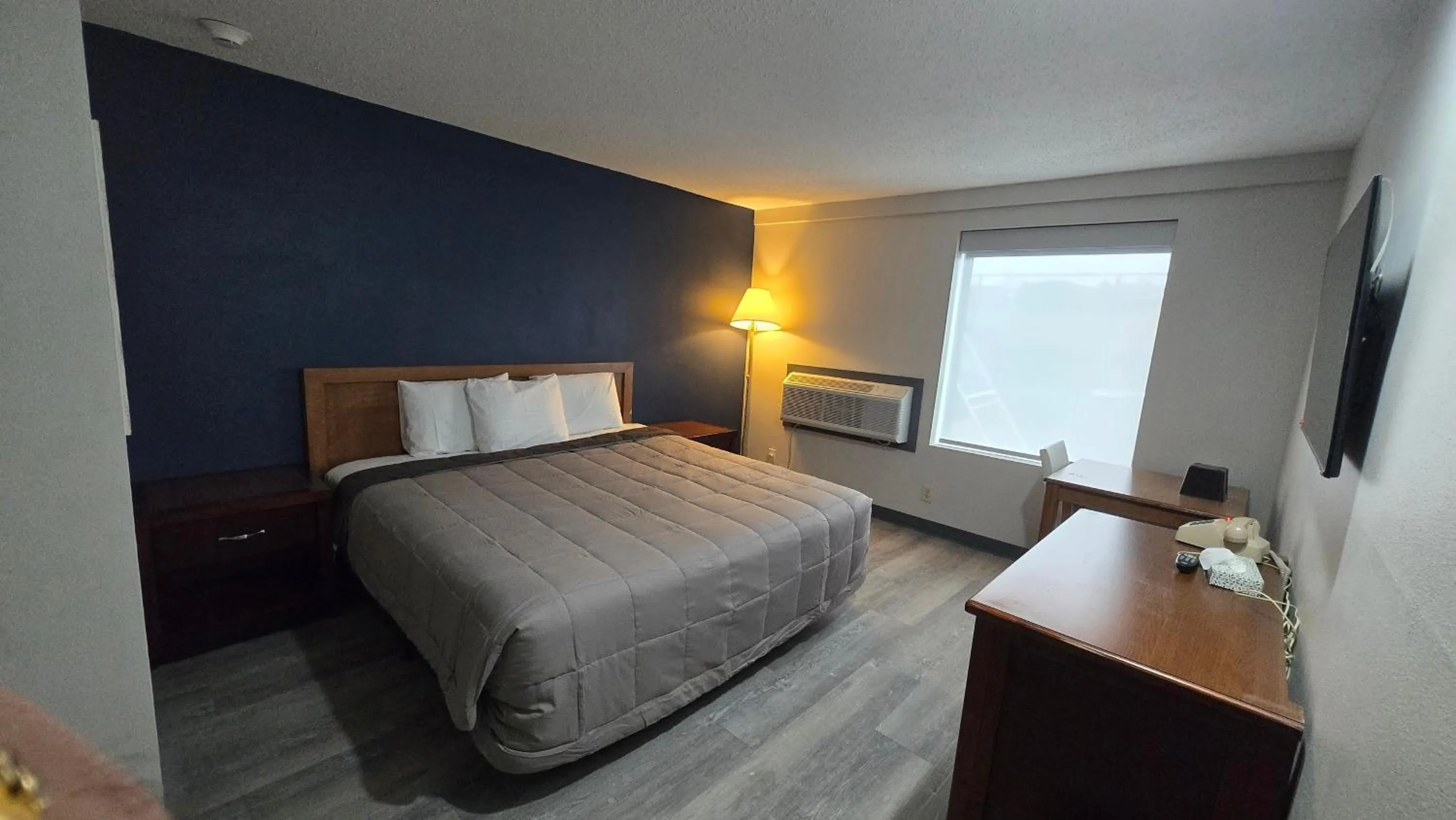 Bed in Roosevelt Inn at Roosevelt Blvd, Philadelphia, PA