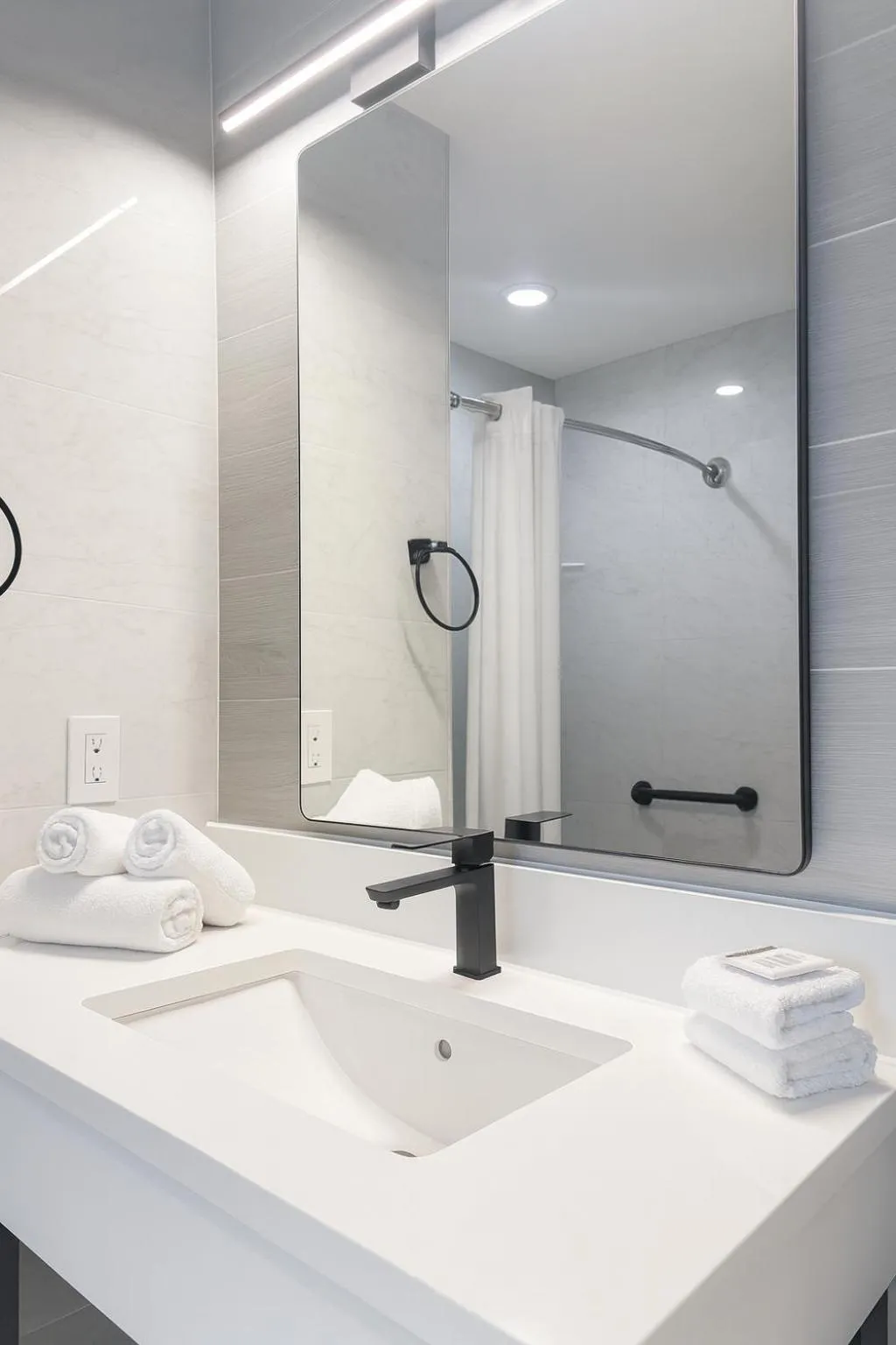 Bathroom in Bkway Hotel Brooklyn