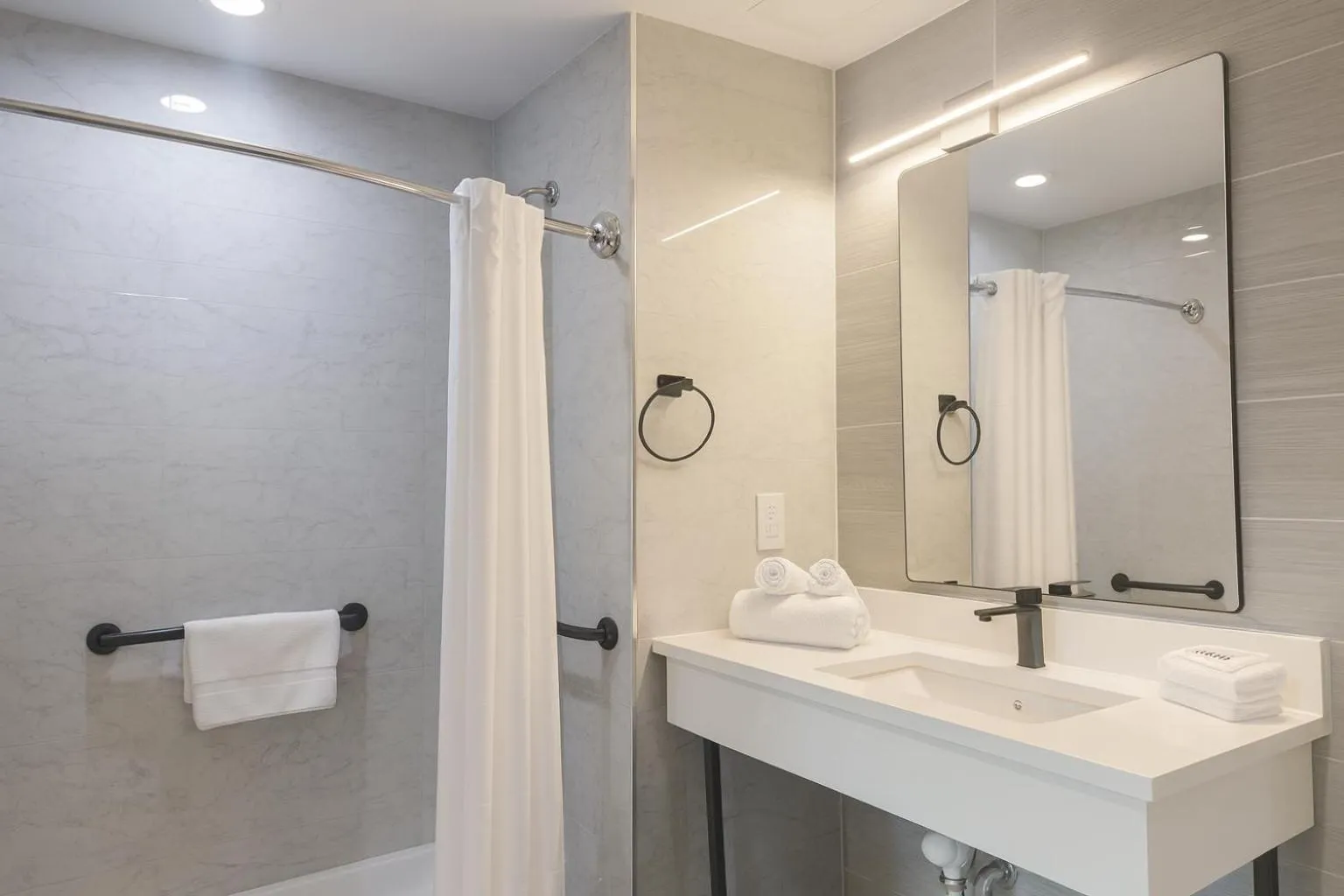 Bathroom in Bkway Hotel Brooklyn