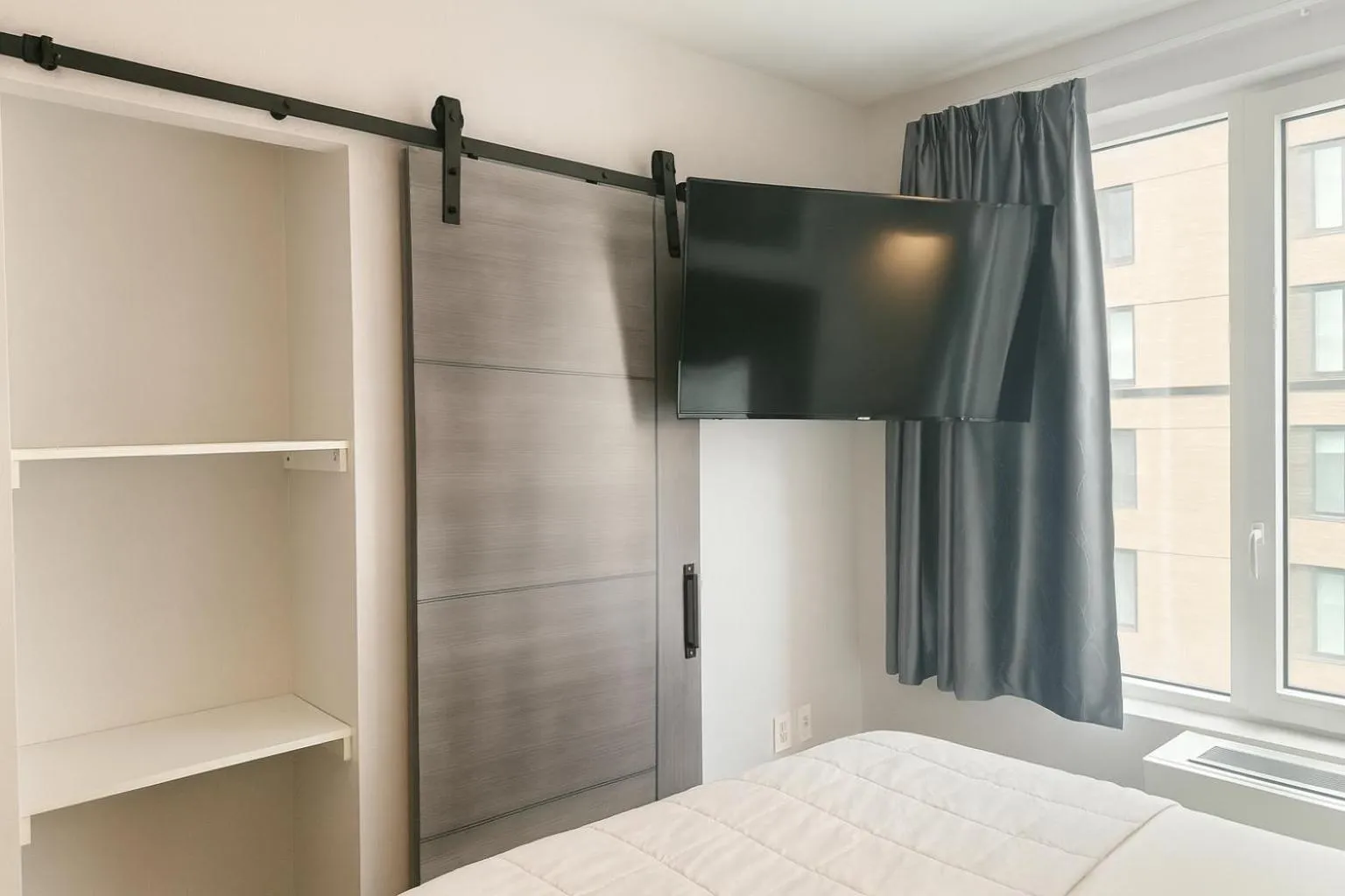 Bed in Bkway Hotel Brooklyn