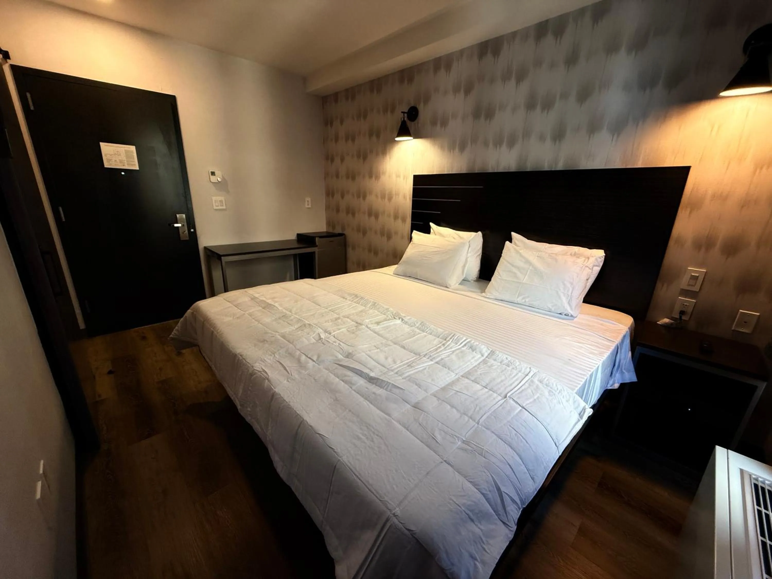 Photo of the whole room, Bed in Bkway Hotel Brooklyn