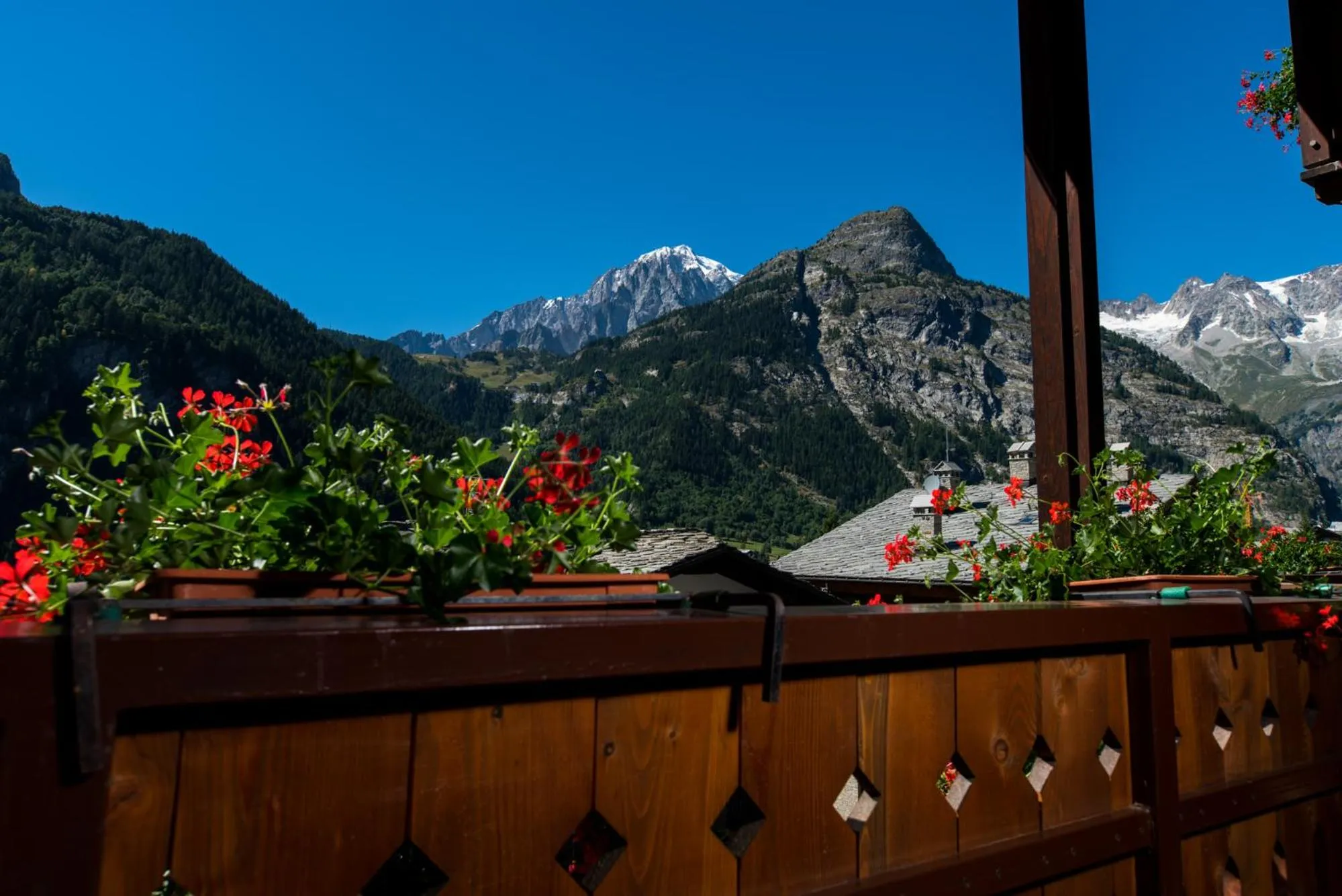 Mountain view in B&B Residence Checrouit