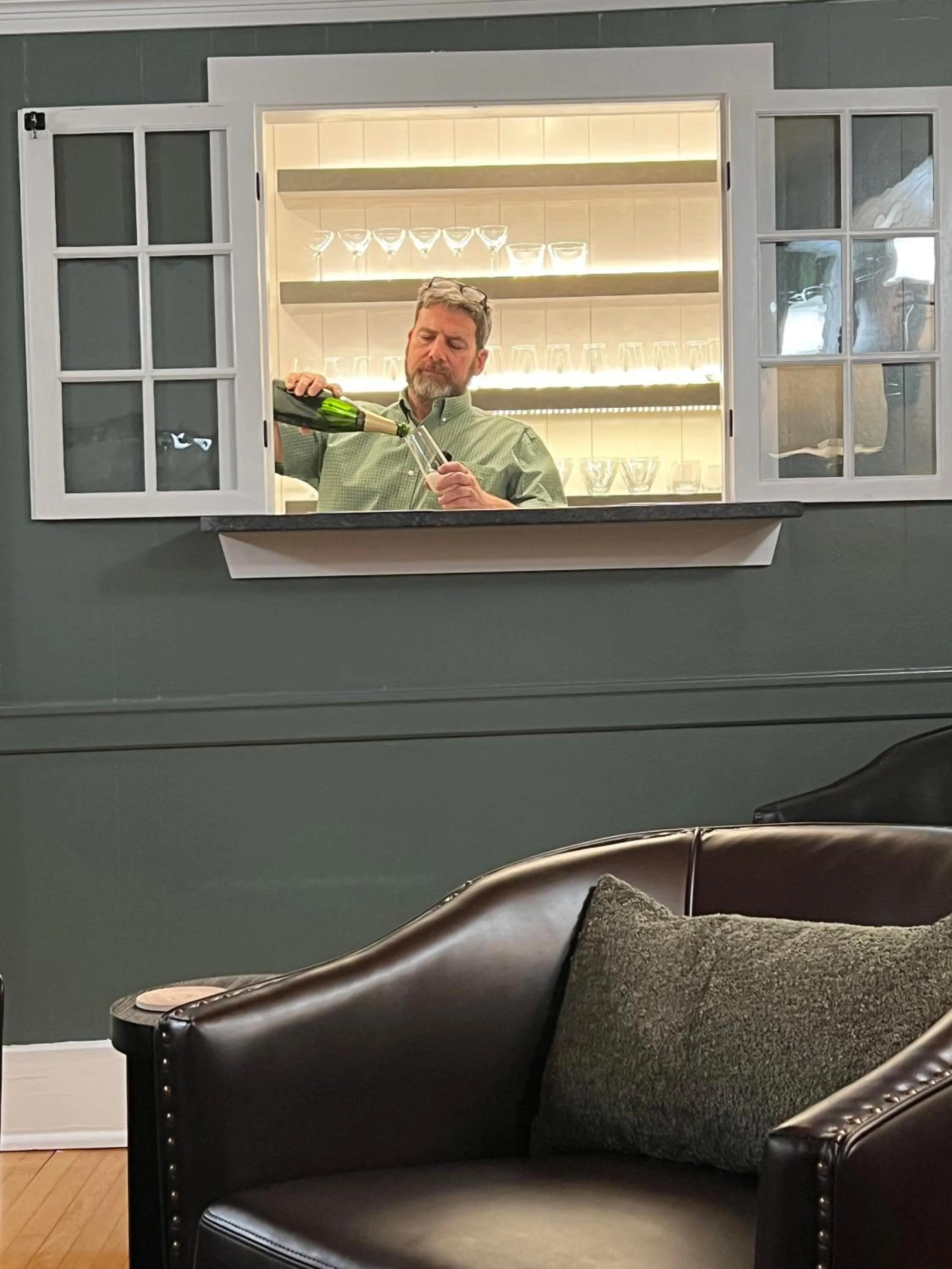 Lounge or bar in The Lodge at Moosehead Lake