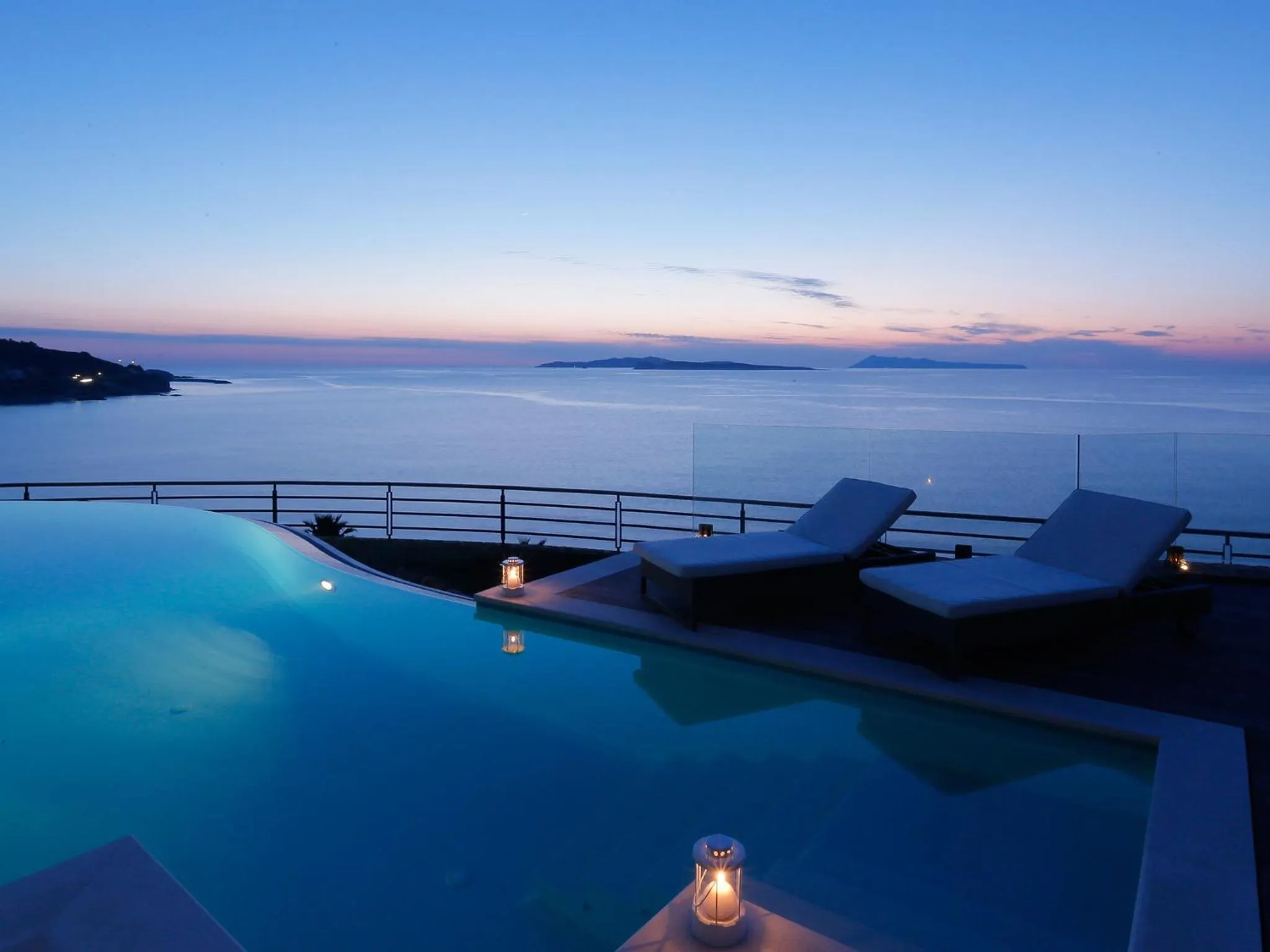 Beach in Pictures Suites