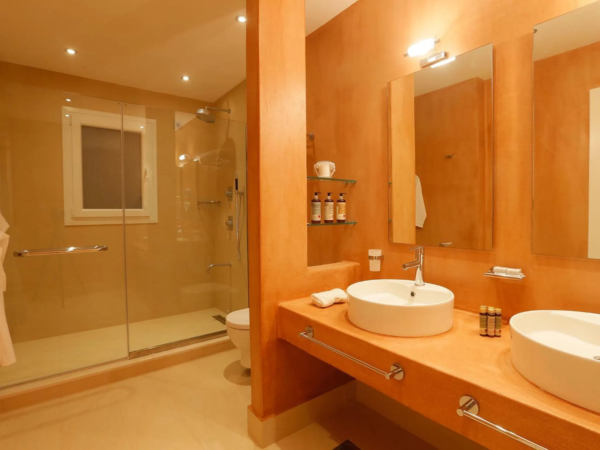 Bathroom in Pictures Suites
