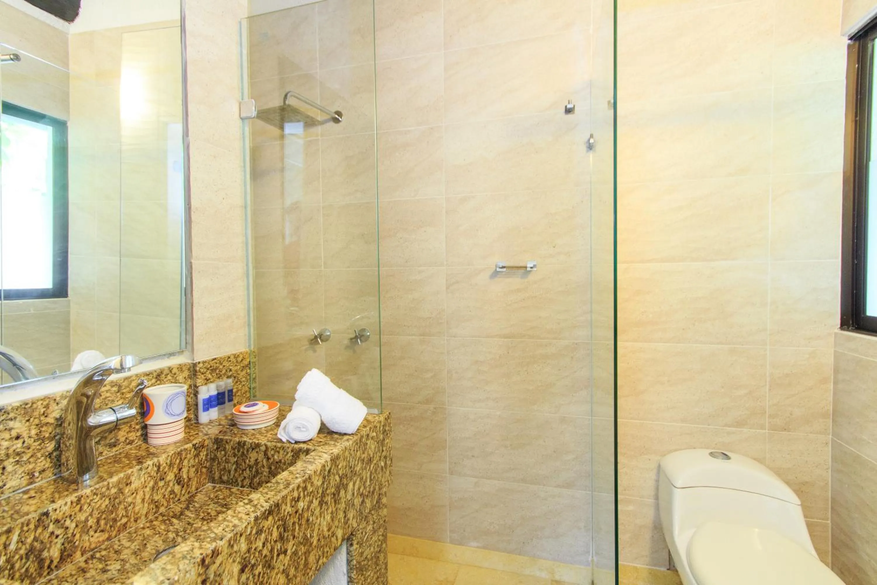 Shower in La Mar de Bien