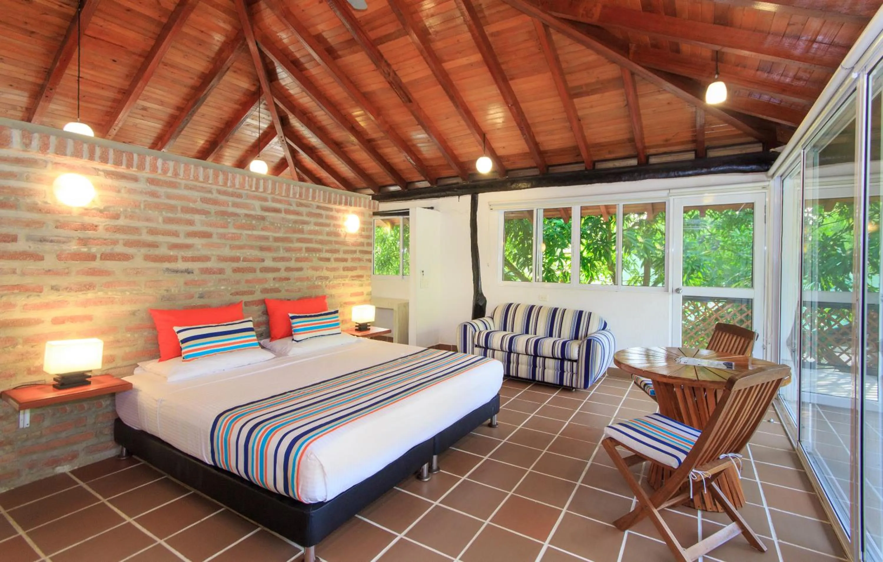 Photo of the whole room, Bed in La Mar de Bien