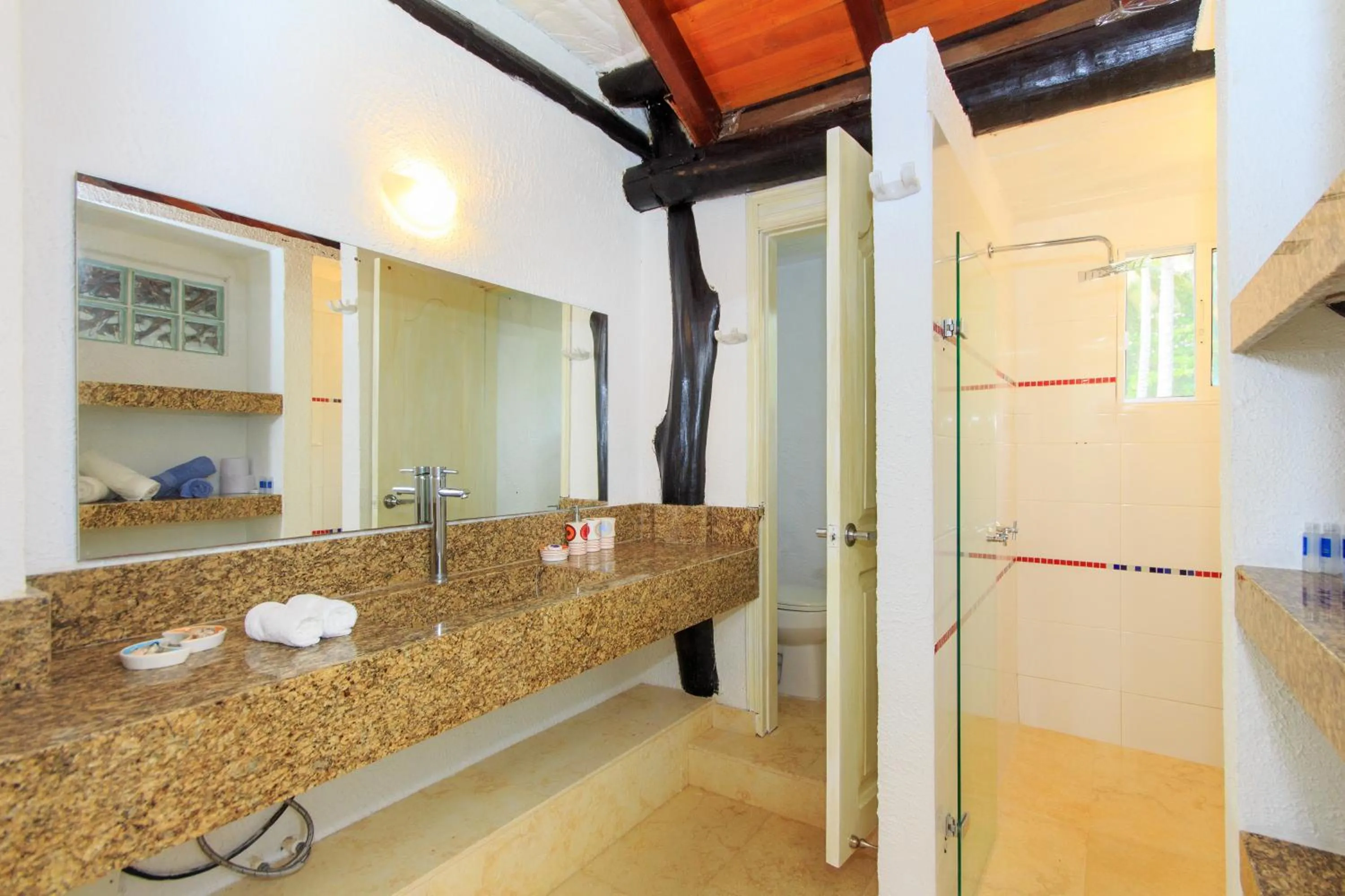 Shower in La Mar de Bien