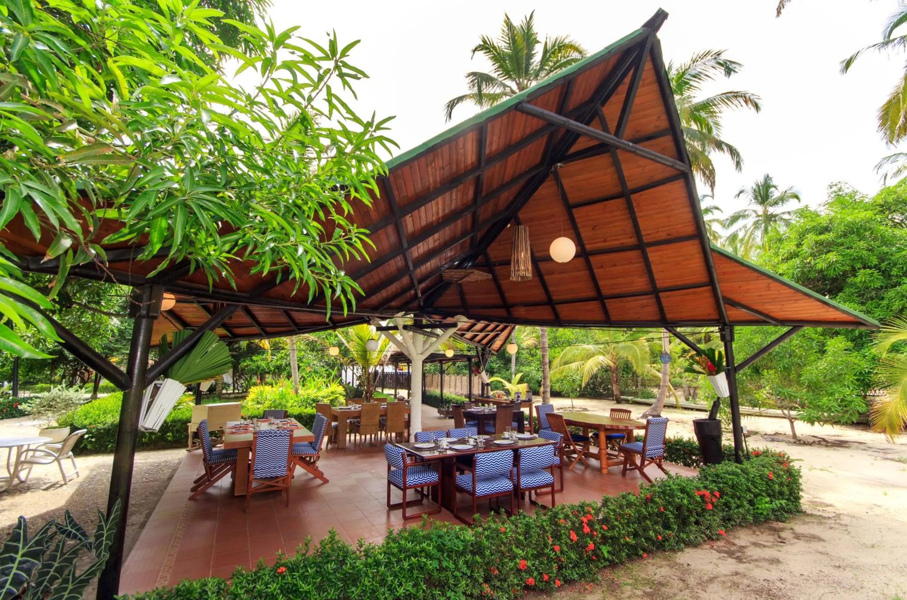 Restaurant/places to eat in La Mar de Bien