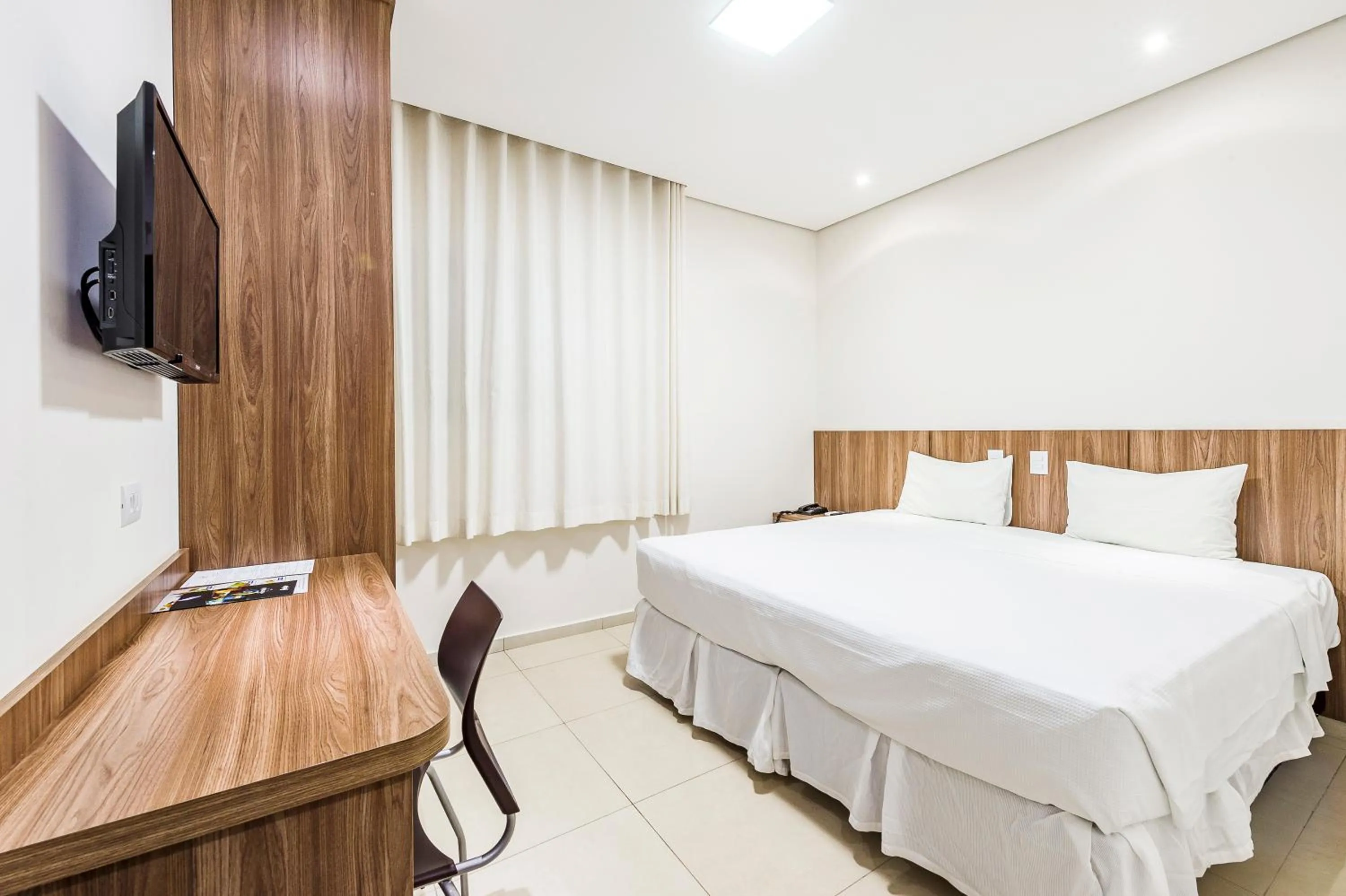 Bedroom, Bed in Serata Hotel