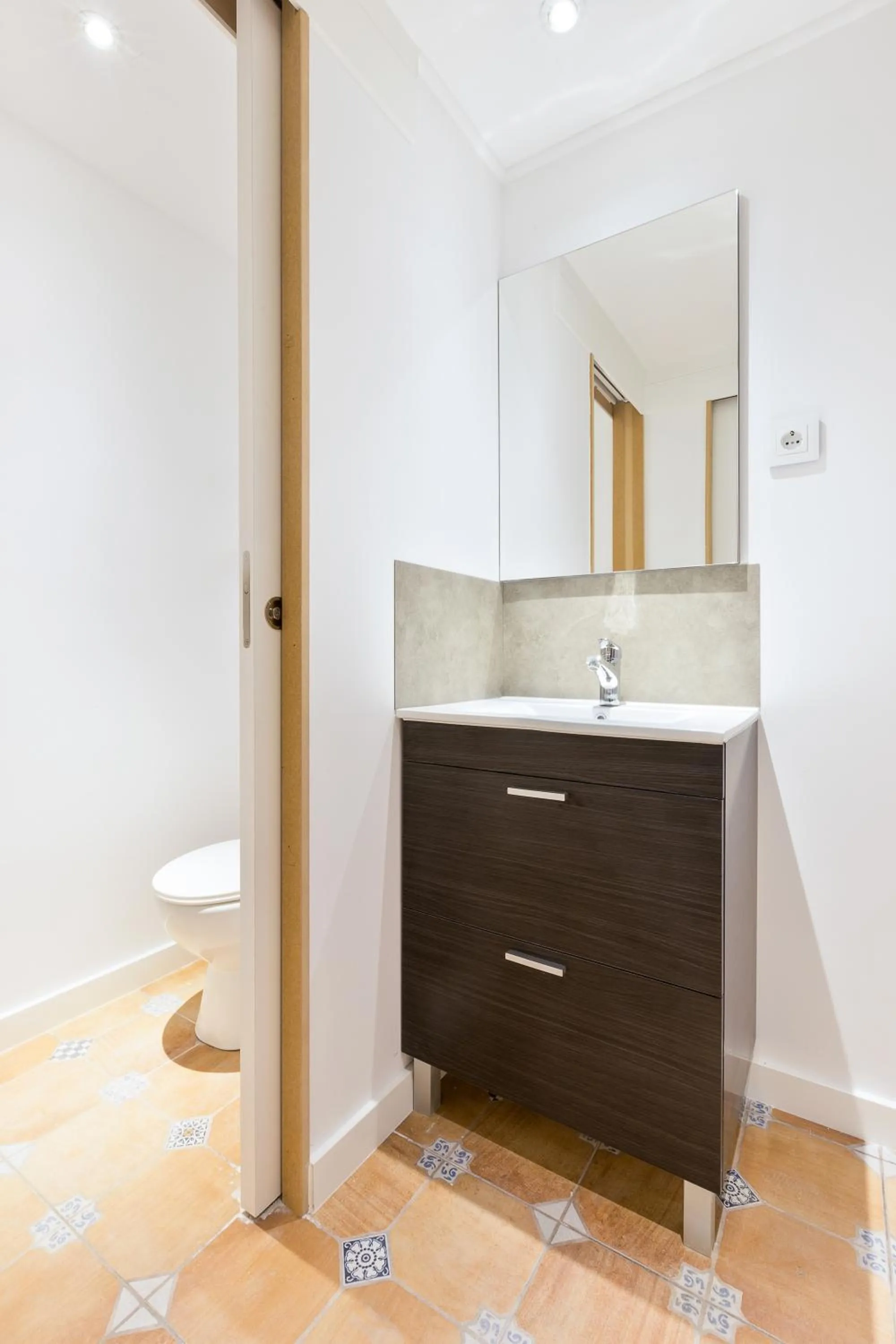 Toilet in Ant Hostel Barcelona