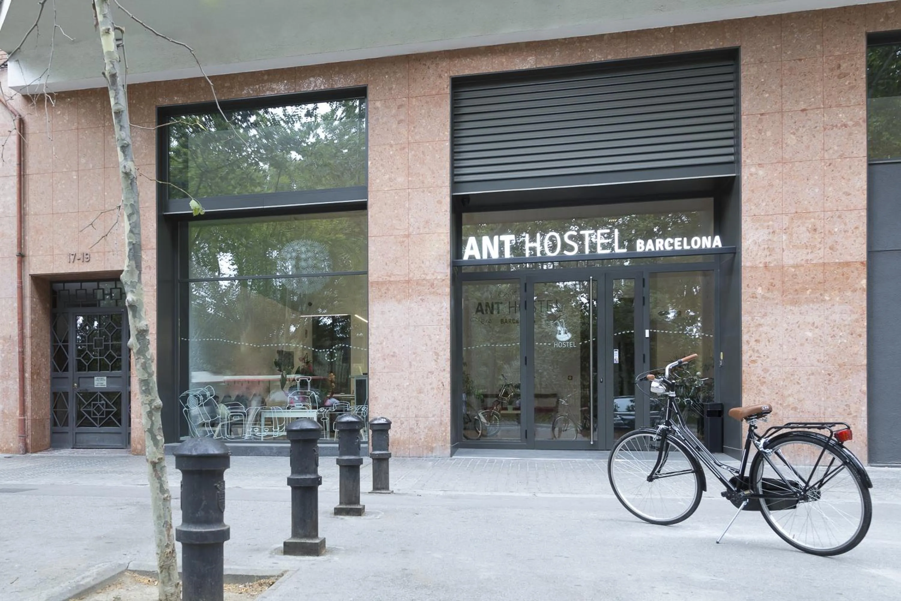 Facade/entrance in Ant Hostel Barcelona