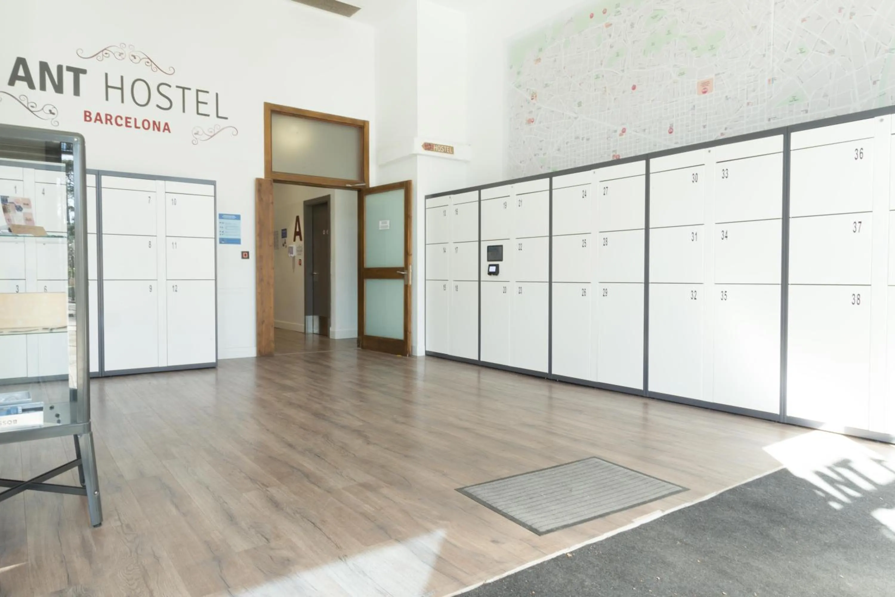 Lobby or reception in Ant Hostel Barcelona