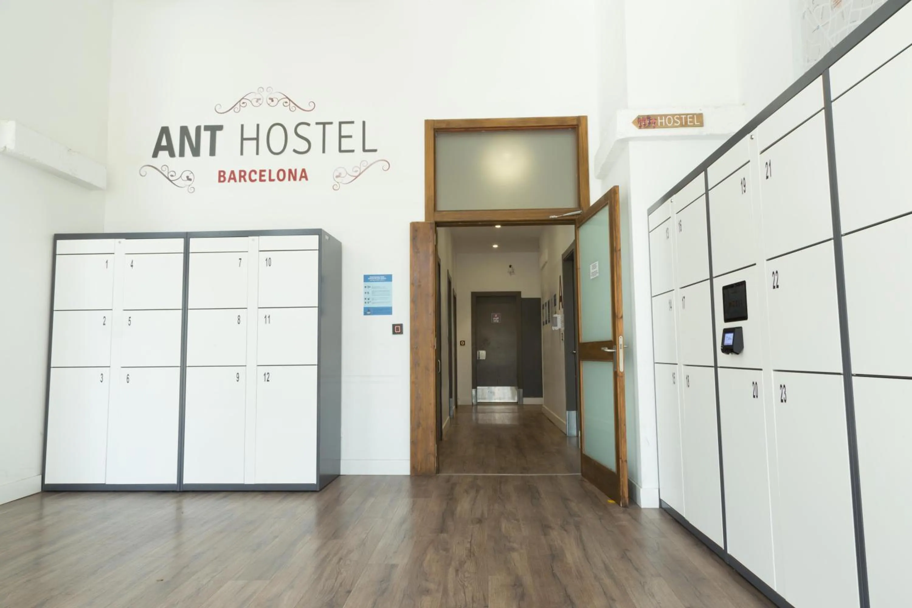 Lobby or reception in Ant Hostel Barcelona