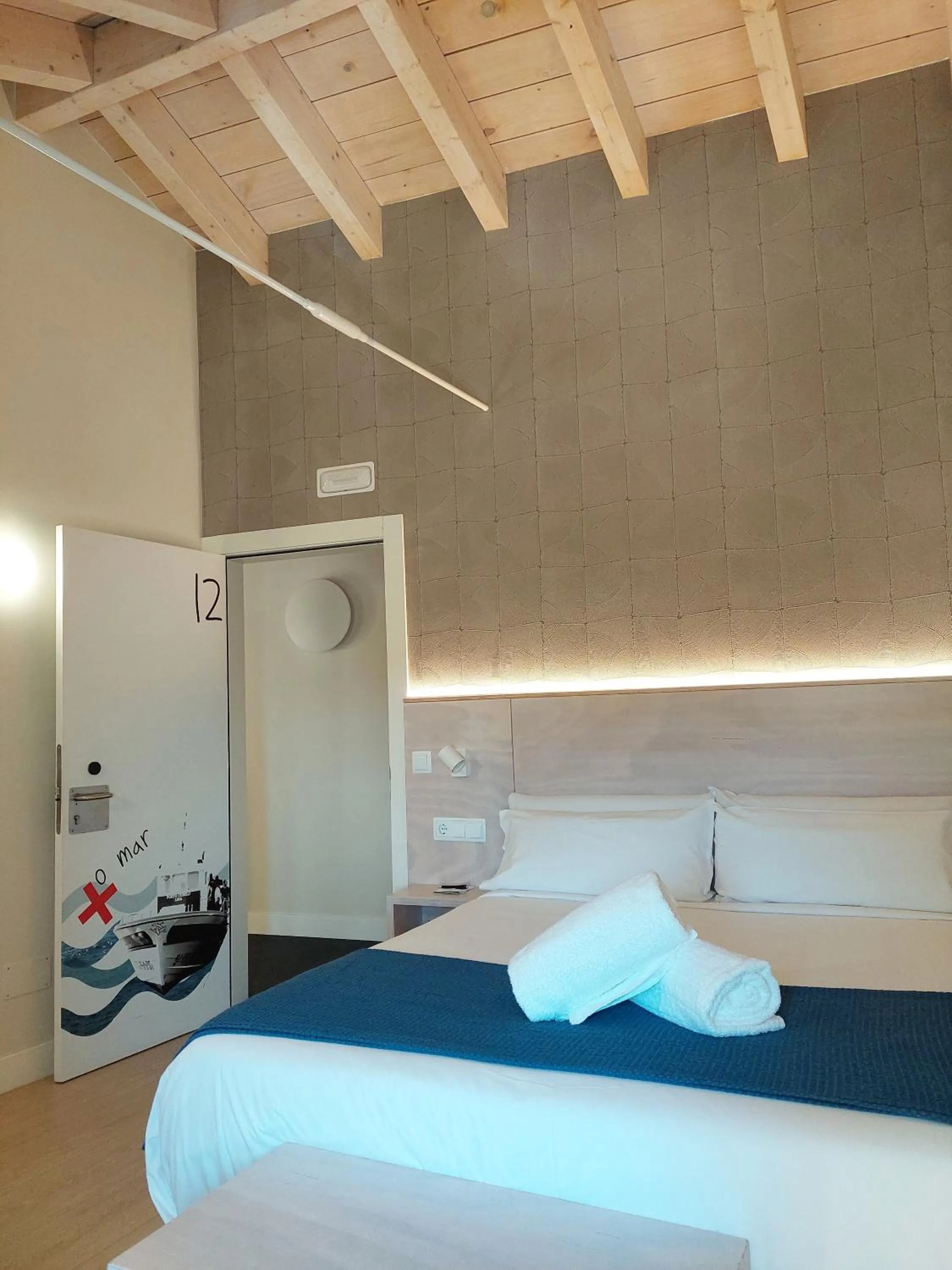 Property building, Bed in Hotel Tematico Do Banco Azul