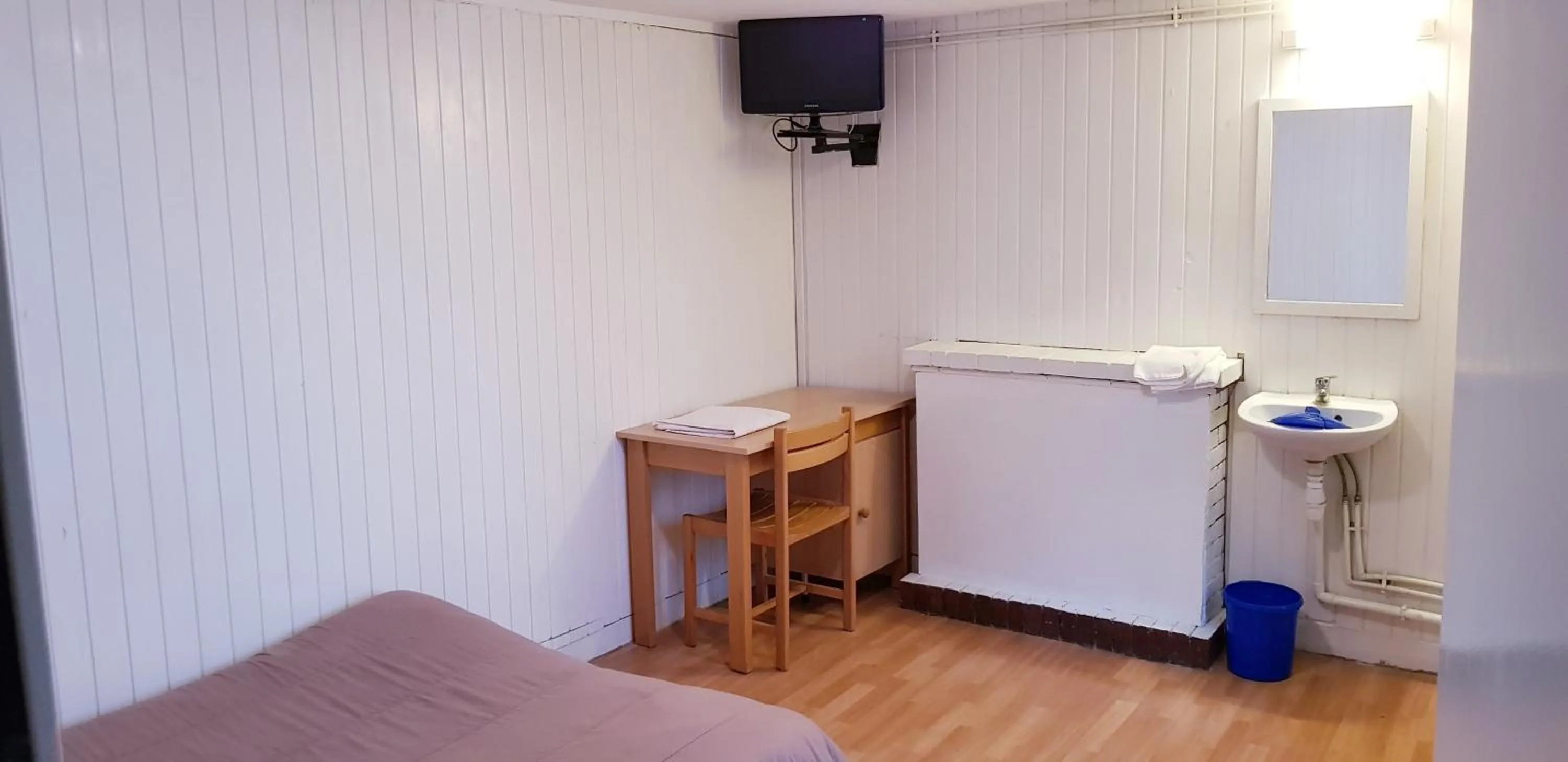 TV/Entertainment Center in Hotel Le Tram