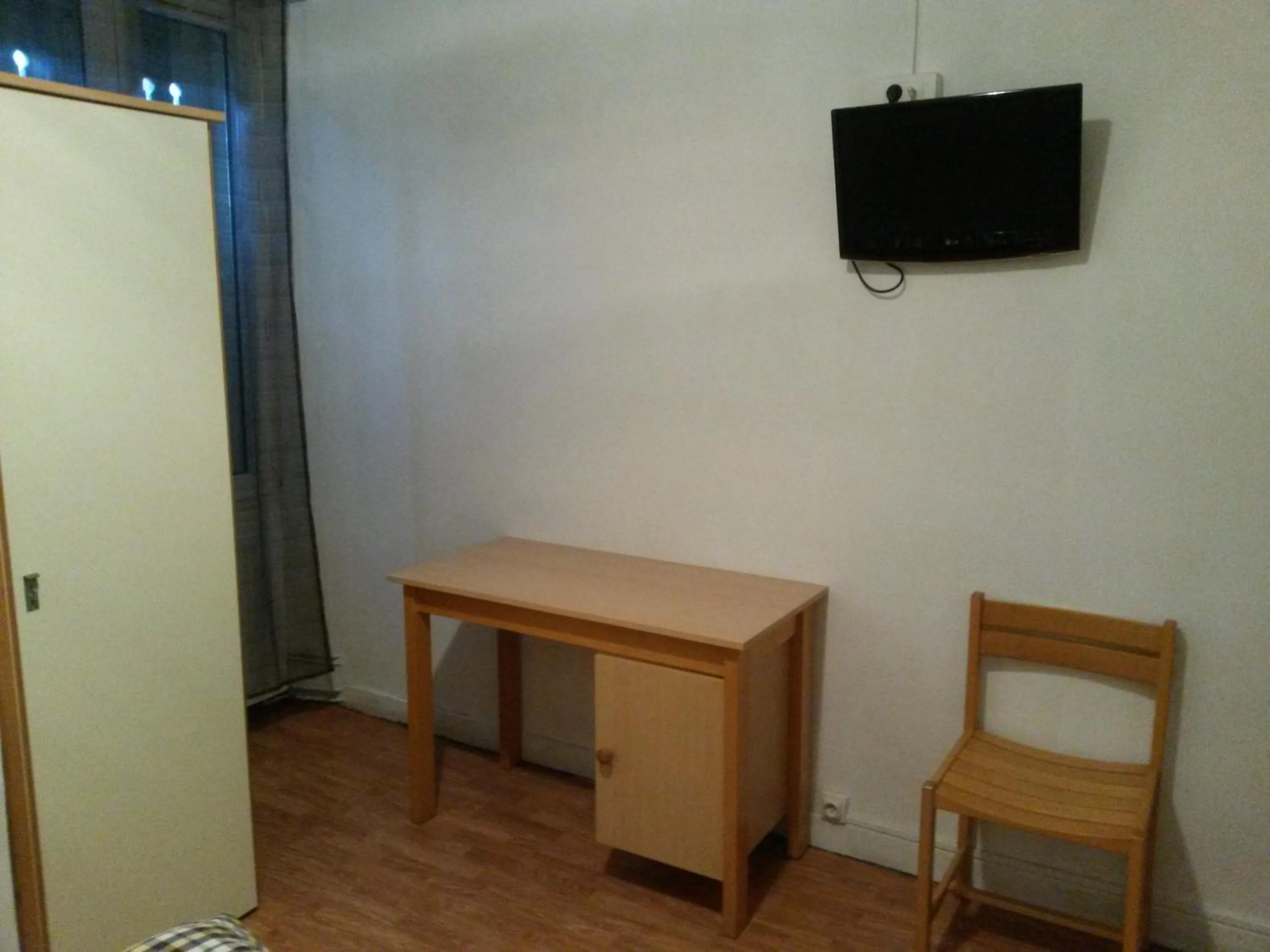 TV and multimedia, TV/Entertainment Center in Hotel Le Tram