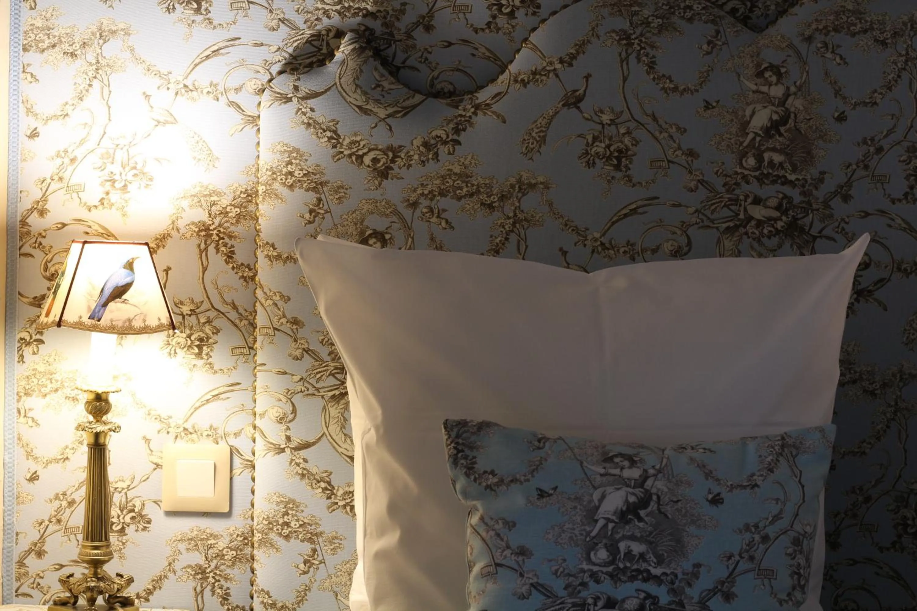 Bed in Château de Chantore