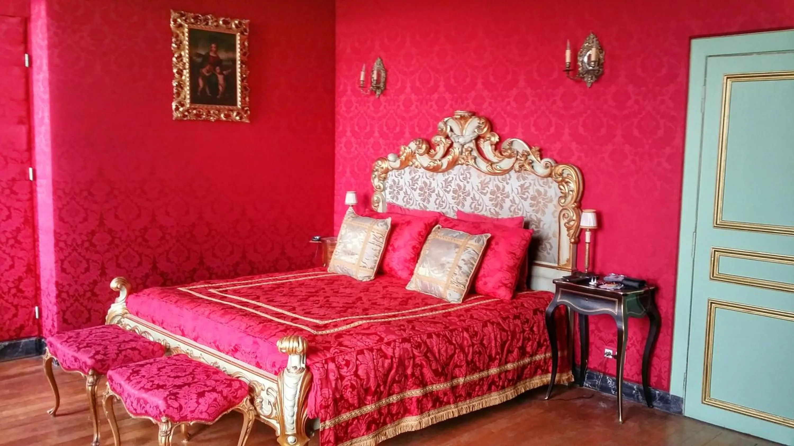 Photo of the whole room, Bed in Château de Chantore