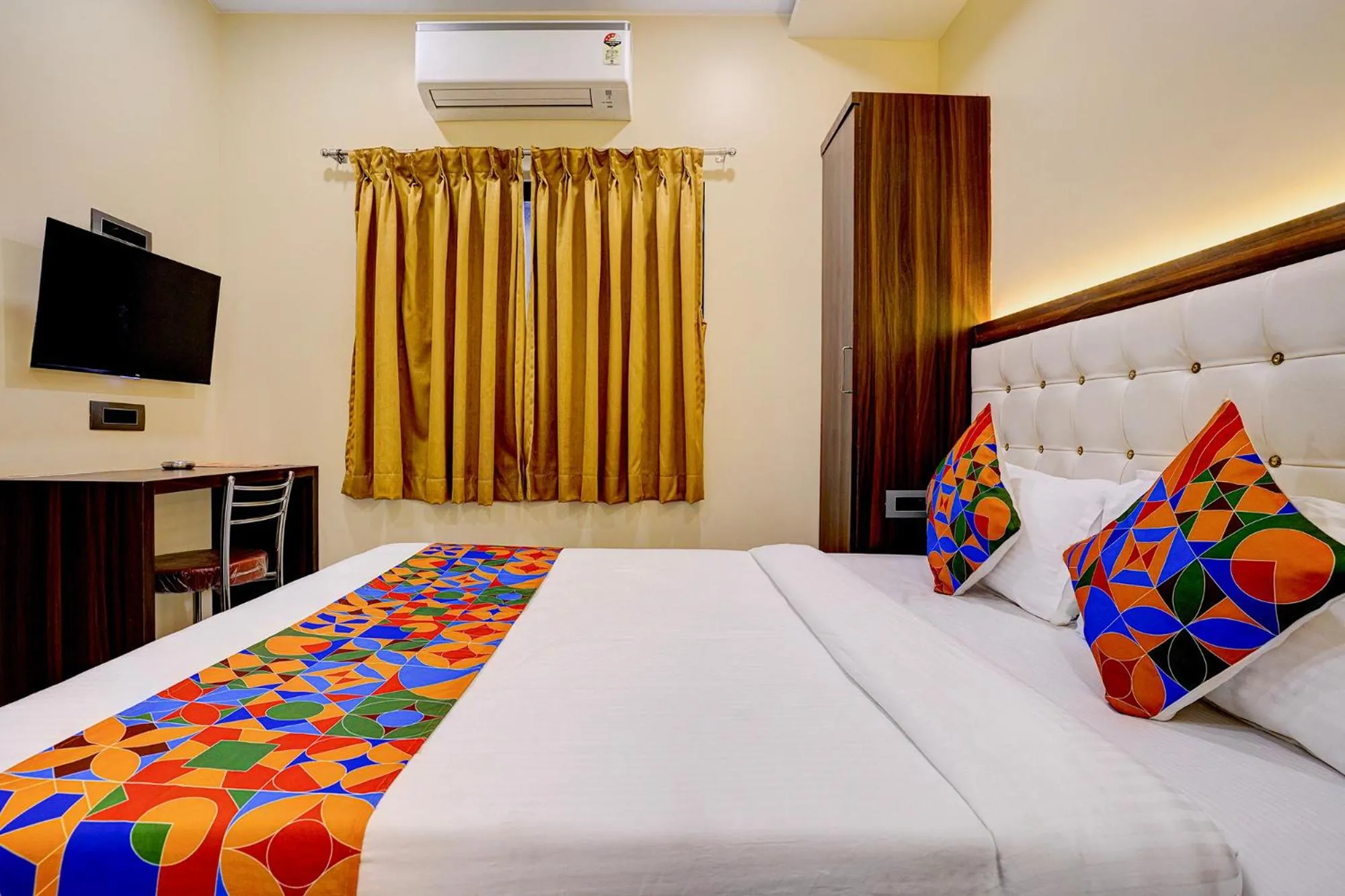 Bedroom, Bed in FabHotel Majestic Crest